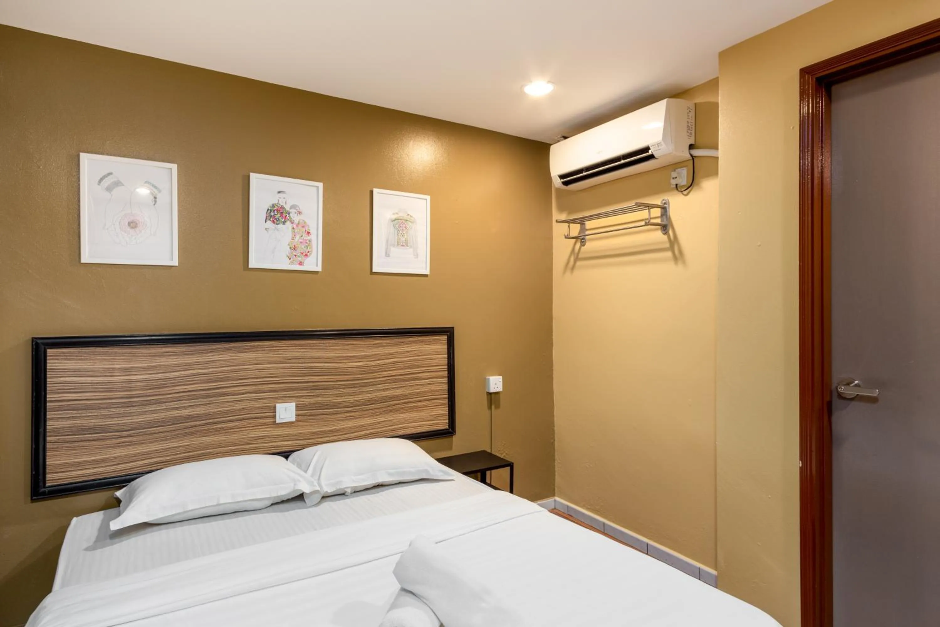 Bed in Subang Park Hotel