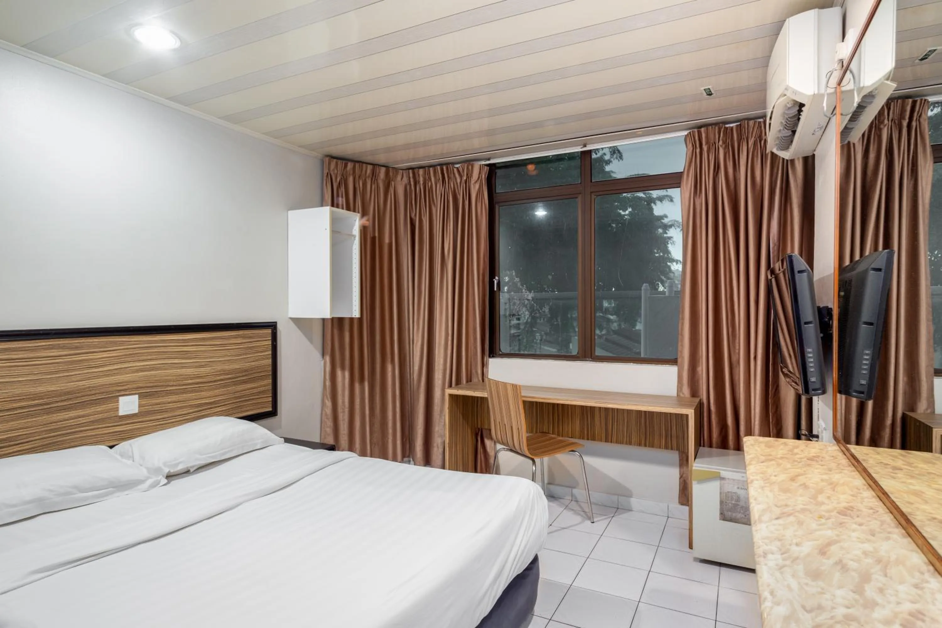 Bed in Subang Park Hotel