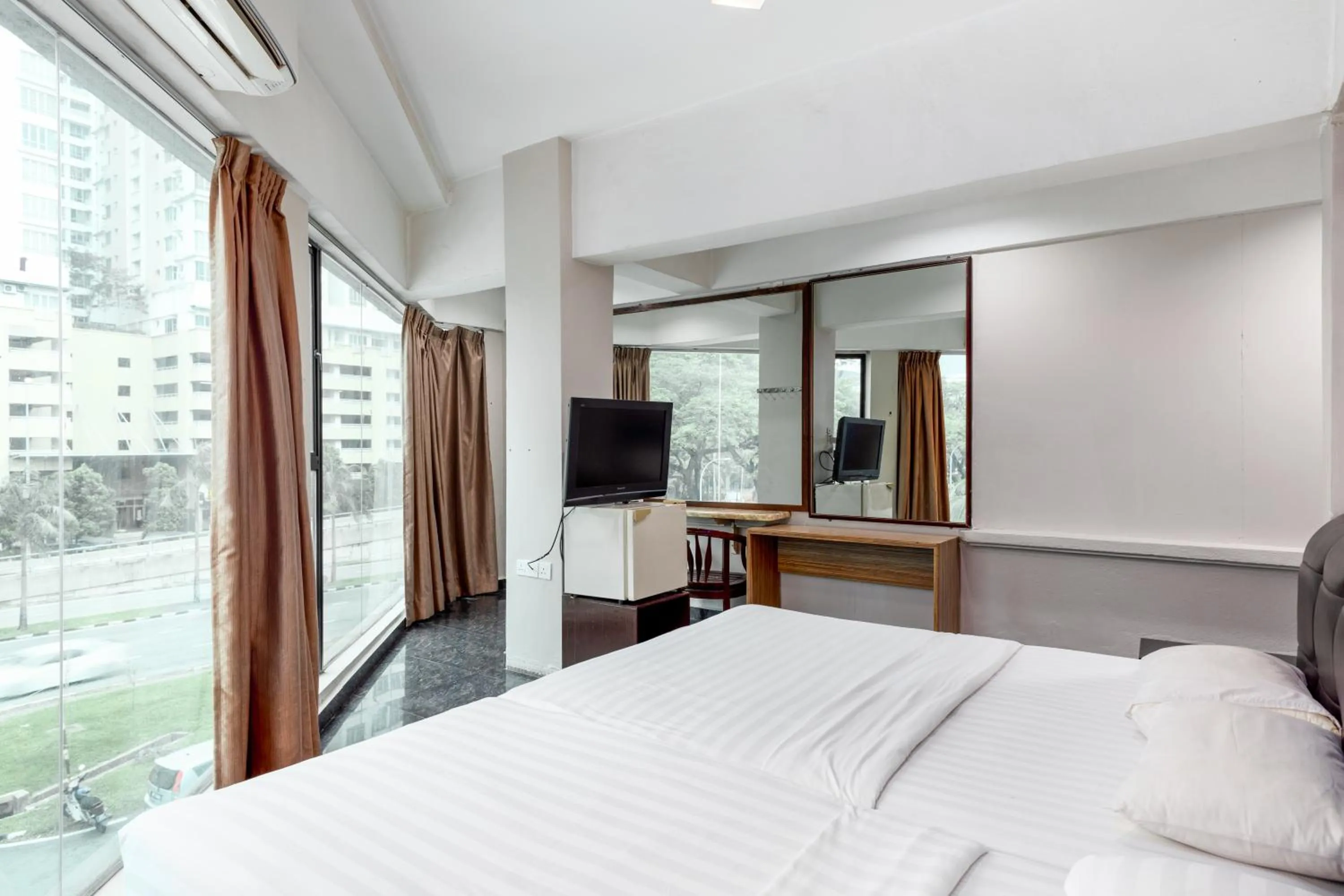 Bed in Subang Park Hotel