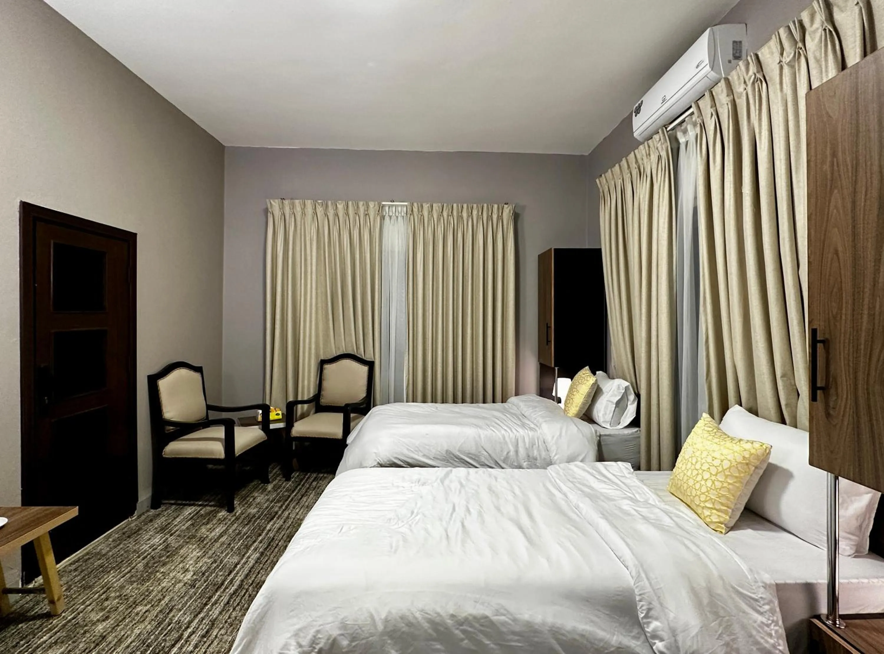 Photo of the whole room, Bed in Beit Ahlan