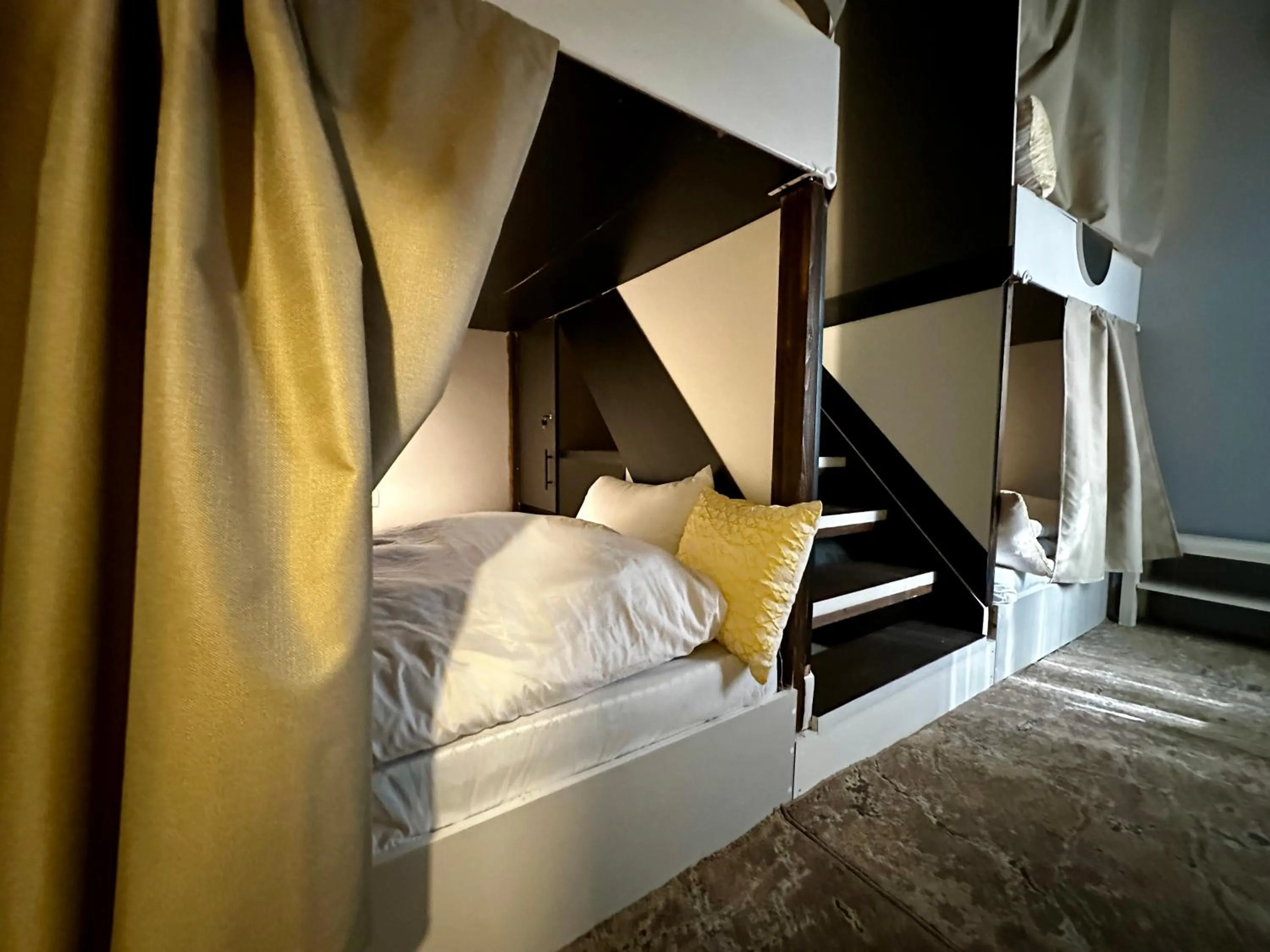 bunk bed, Bed in Beit Ahlan