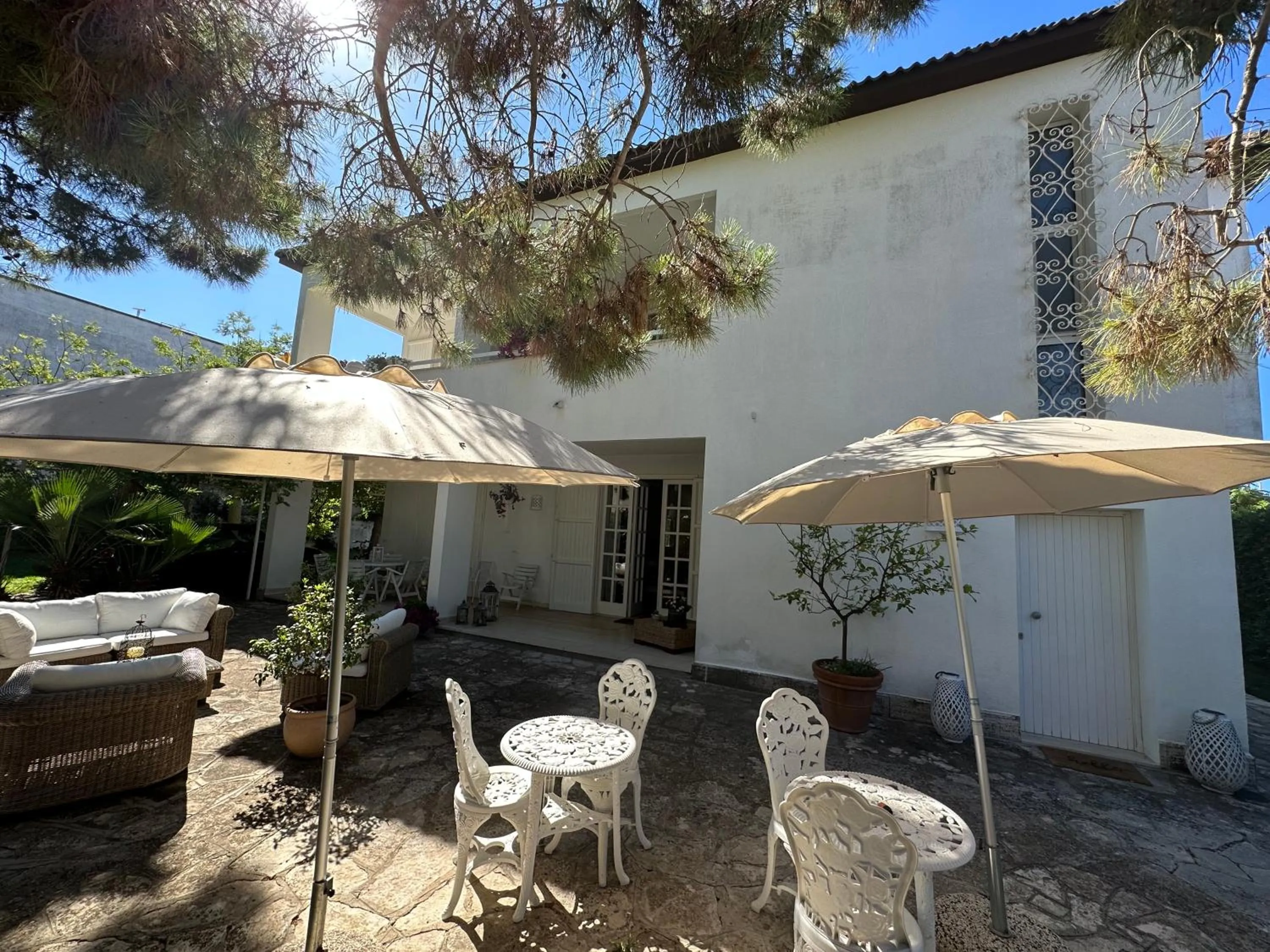 Property building in Villa Teresa Maria