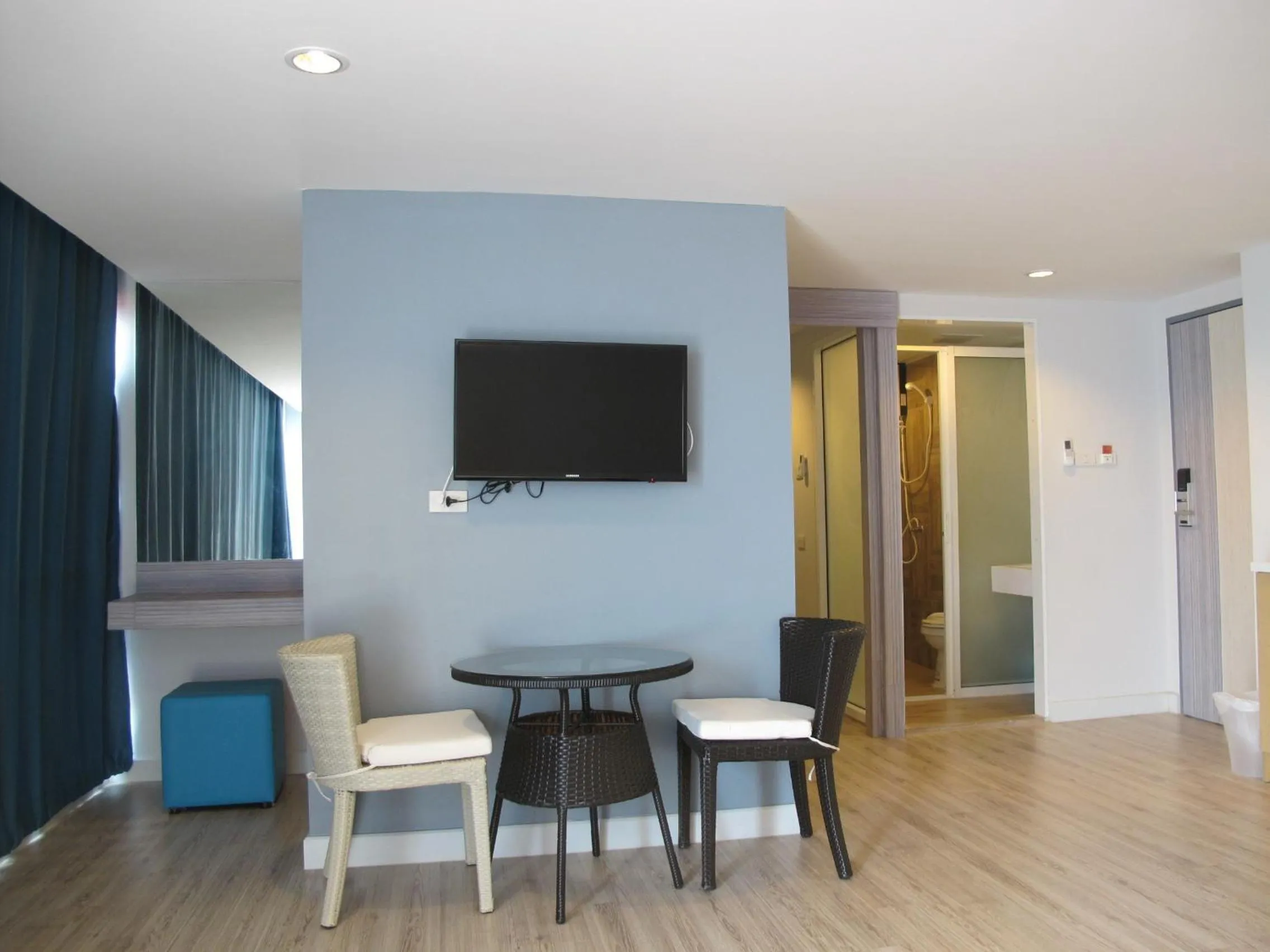 Seating area in Nantra Pattaya Baan Ampoe Beach