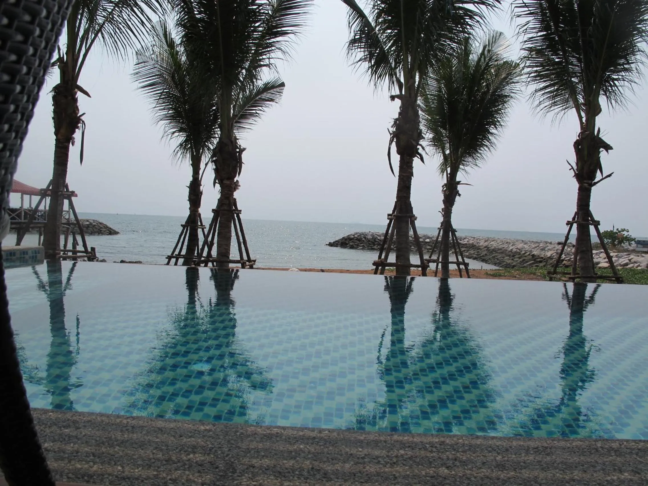 Swimming pool in Nantra Pattaya Baan Ampoe Beach