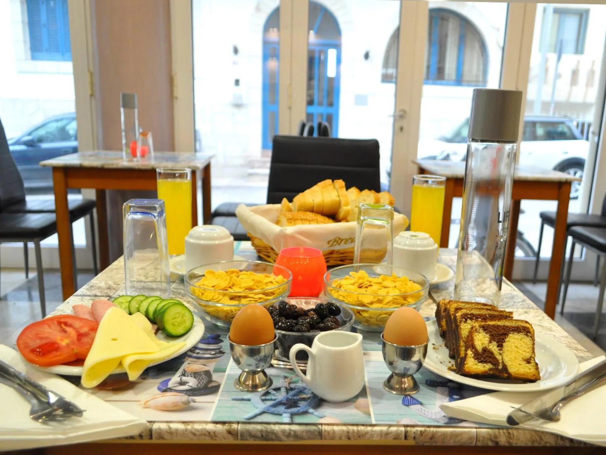 Restaurant/places to eat in Greta Apartments