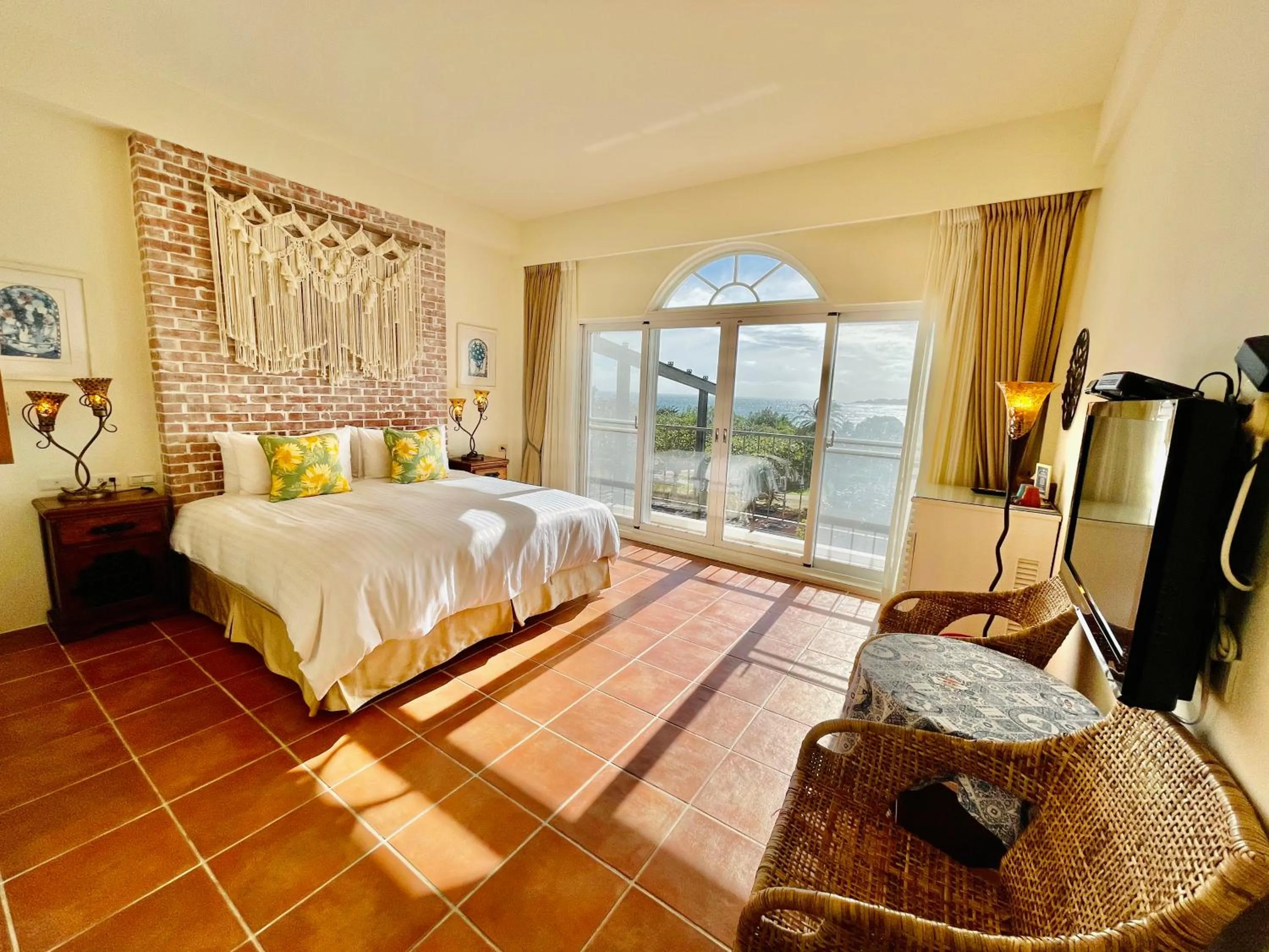 Photo of the whole room, Bed in SpoonDrift Hostal Kenting