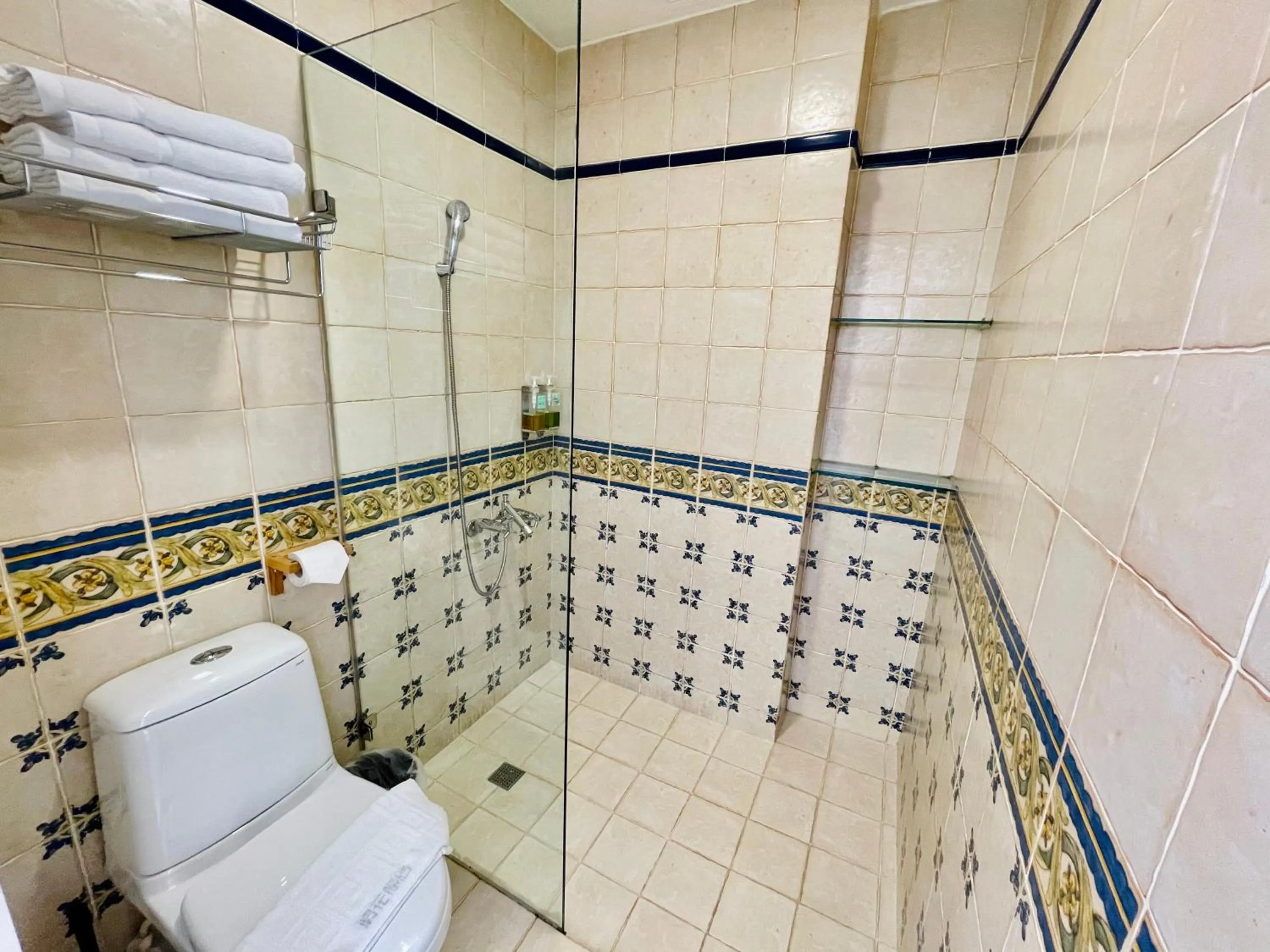 Bathroom in SpoonDrift Hostal Kenting