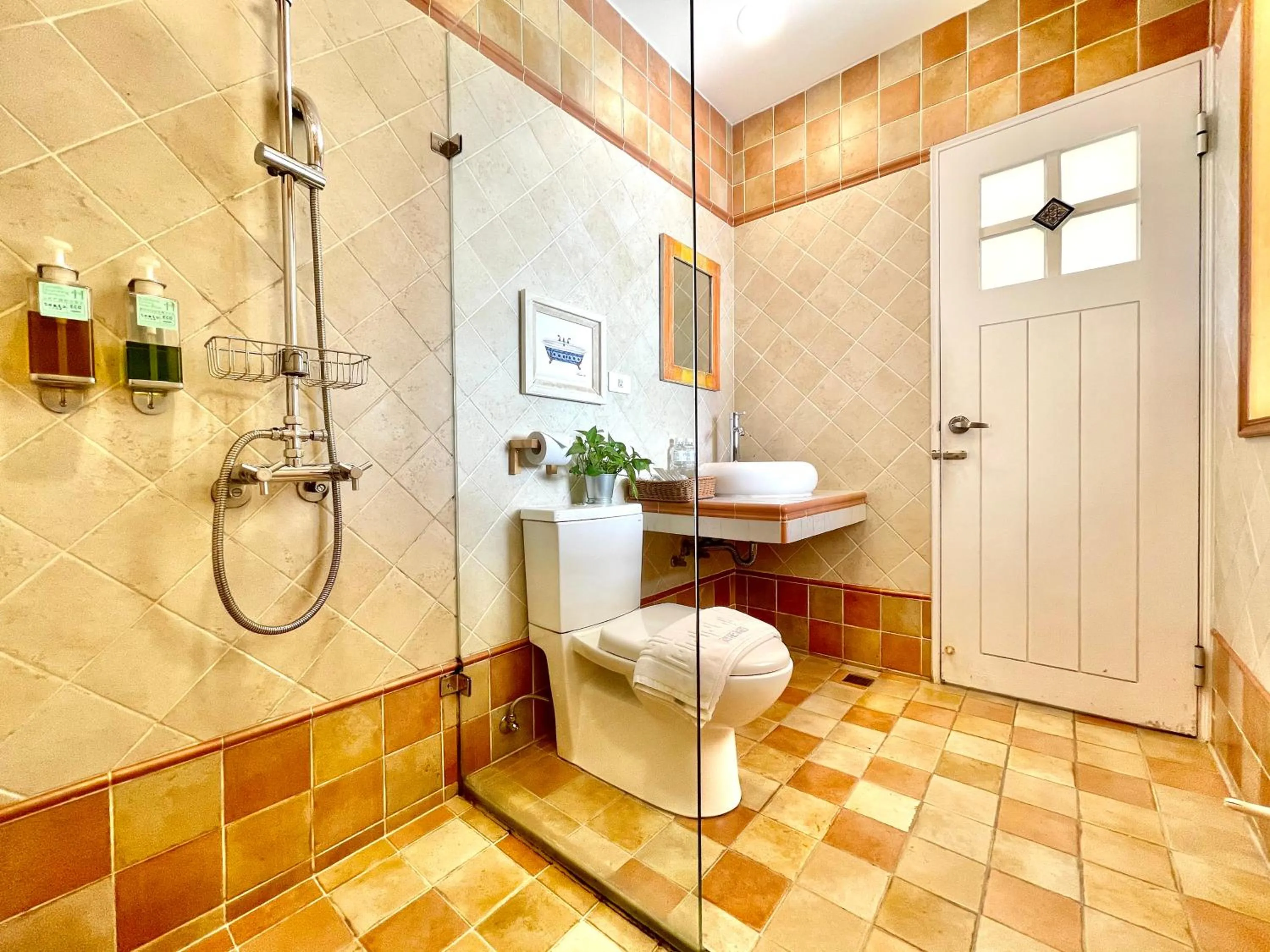 Bathroom in SpoonDrift Hostal Kenting