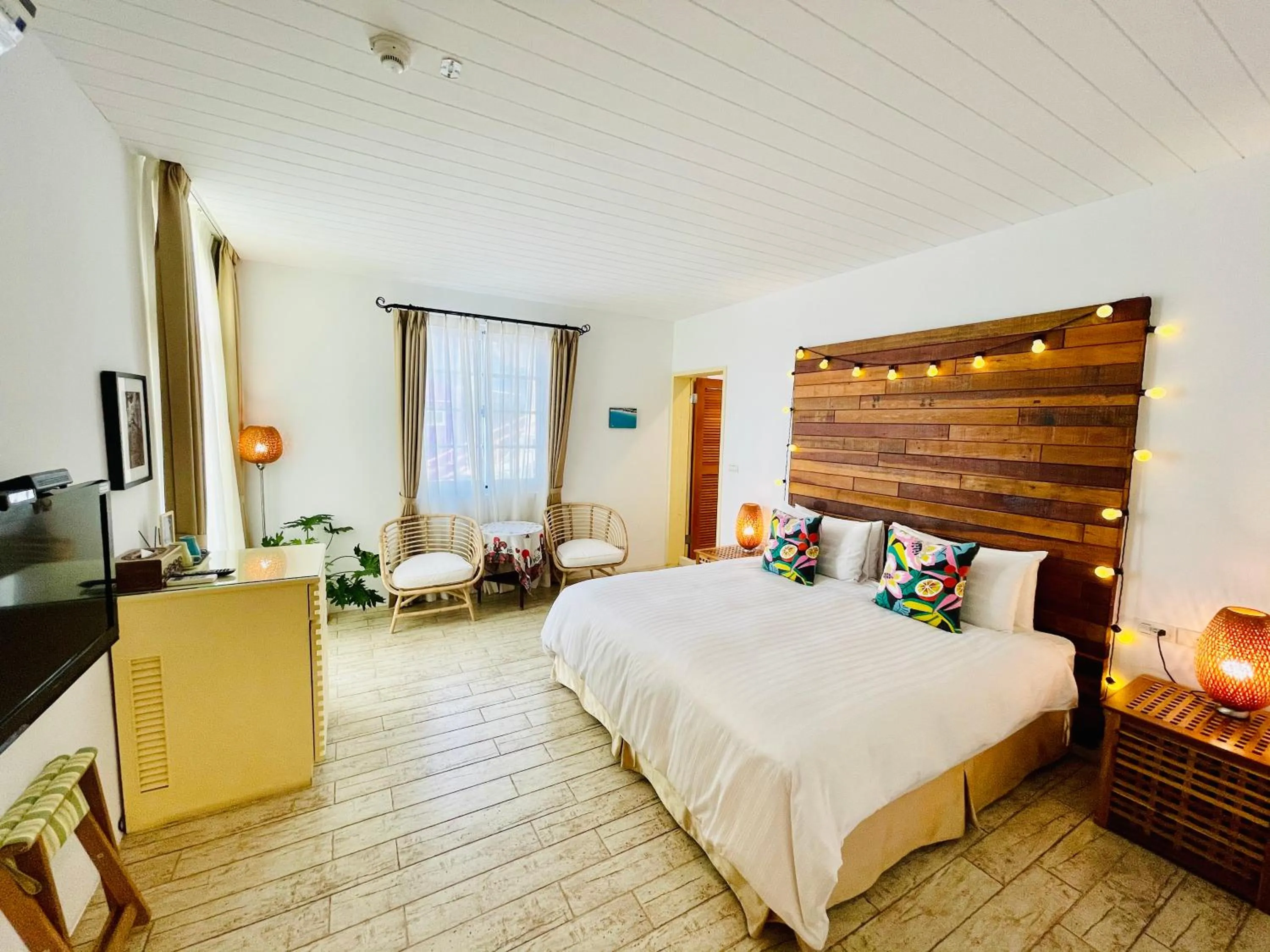 Photo of the whole room, Bed in SpoonDrift Hostal Kenting