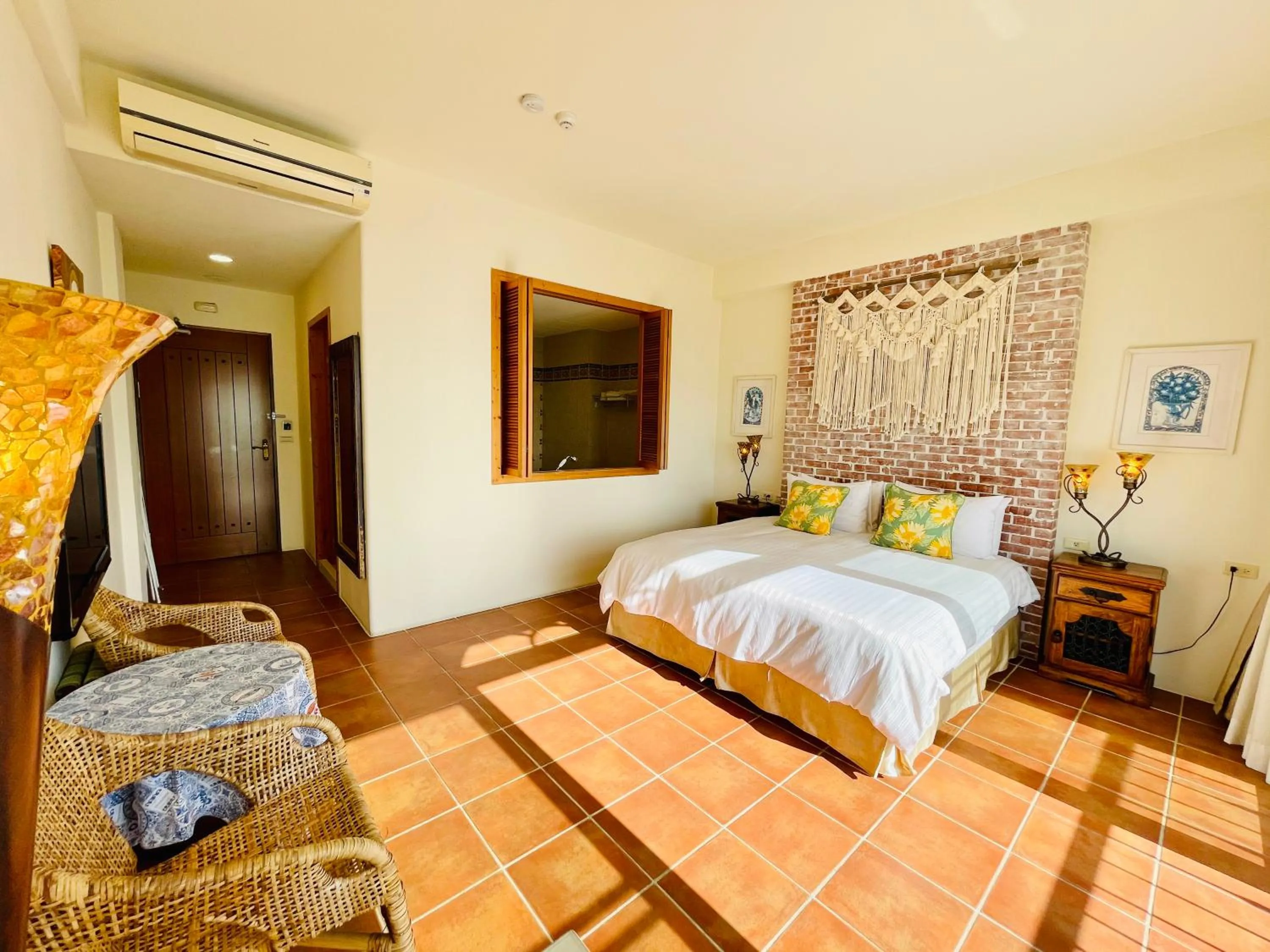 Photo of the whole room, Bed in SpoonDrift Hostal Kenting