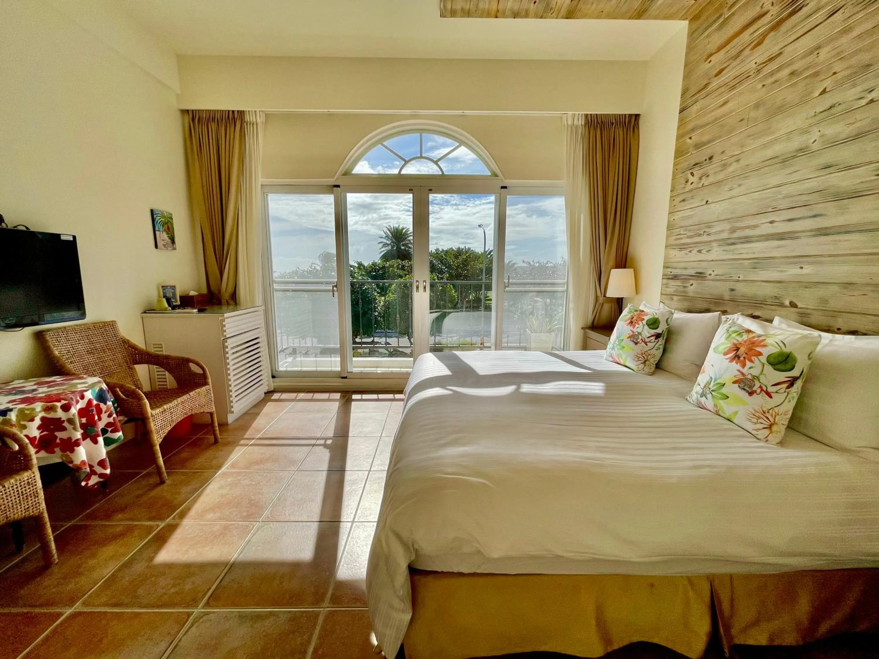 Photo of the whole room, Bed in SpoonDrift Hostal Kenting