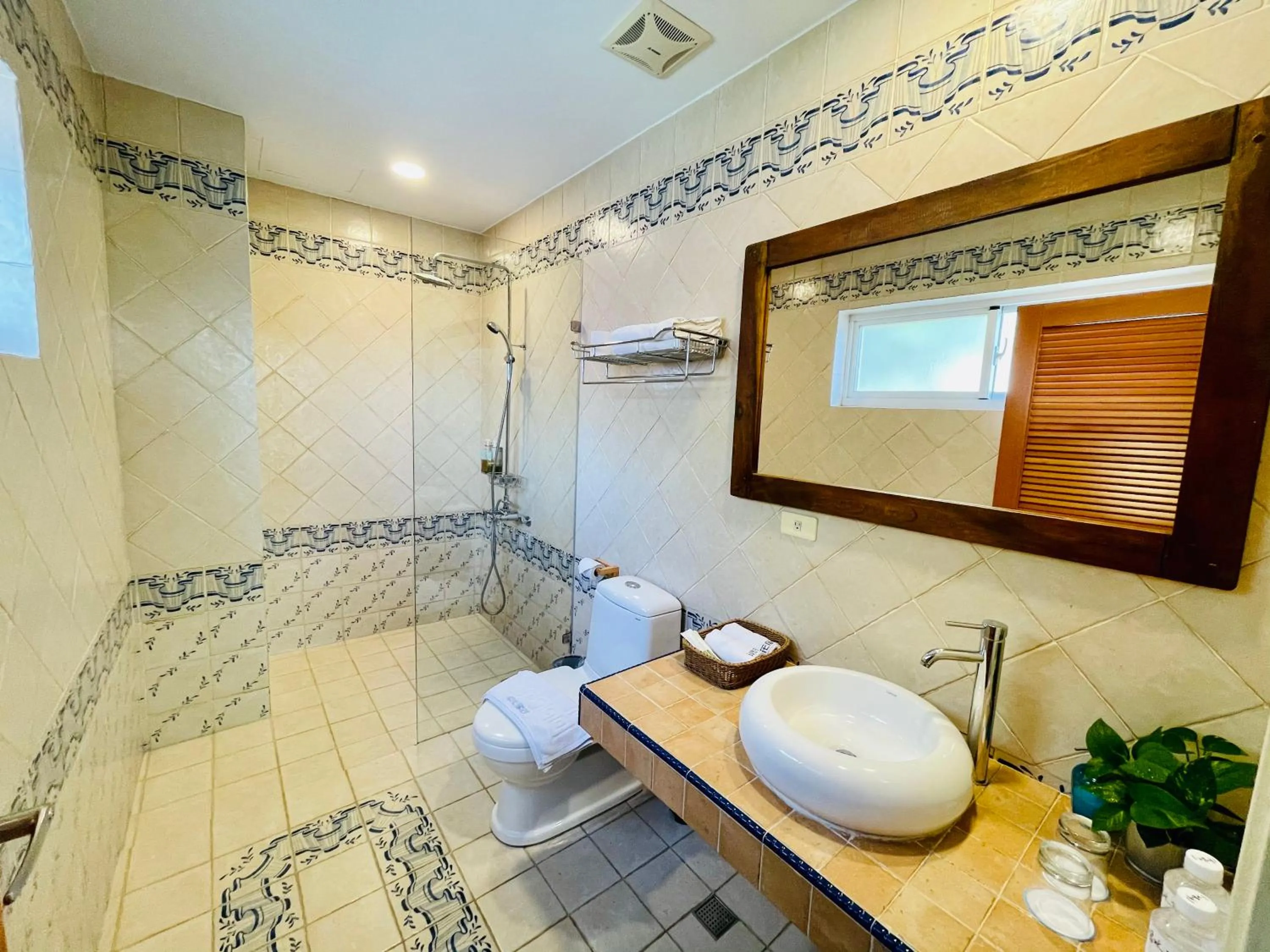 Bathroom in SpoonDrift Hostal Kenting