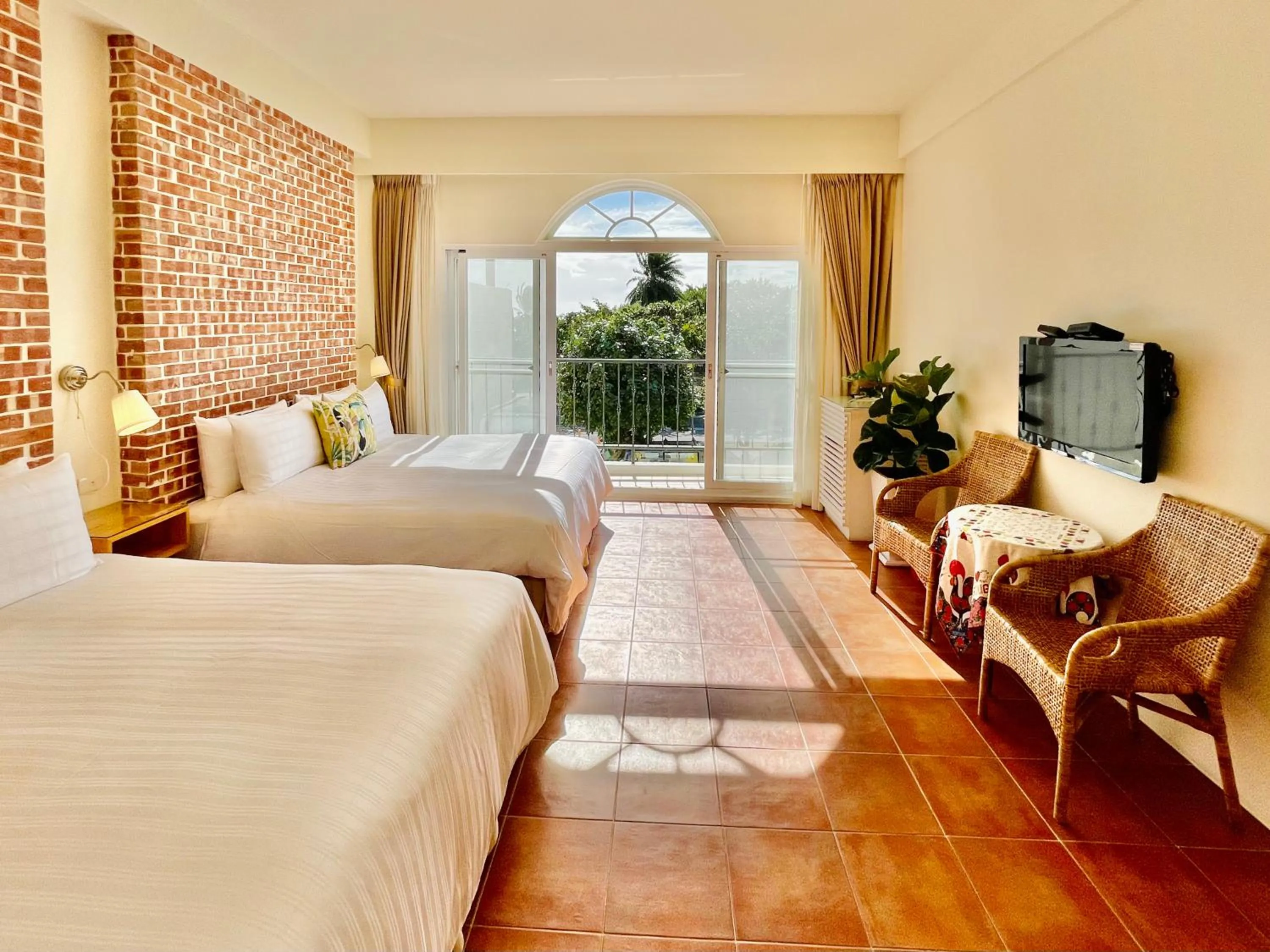 Photo of the whole room, Bed in SpoonDrift Hostal Kenting