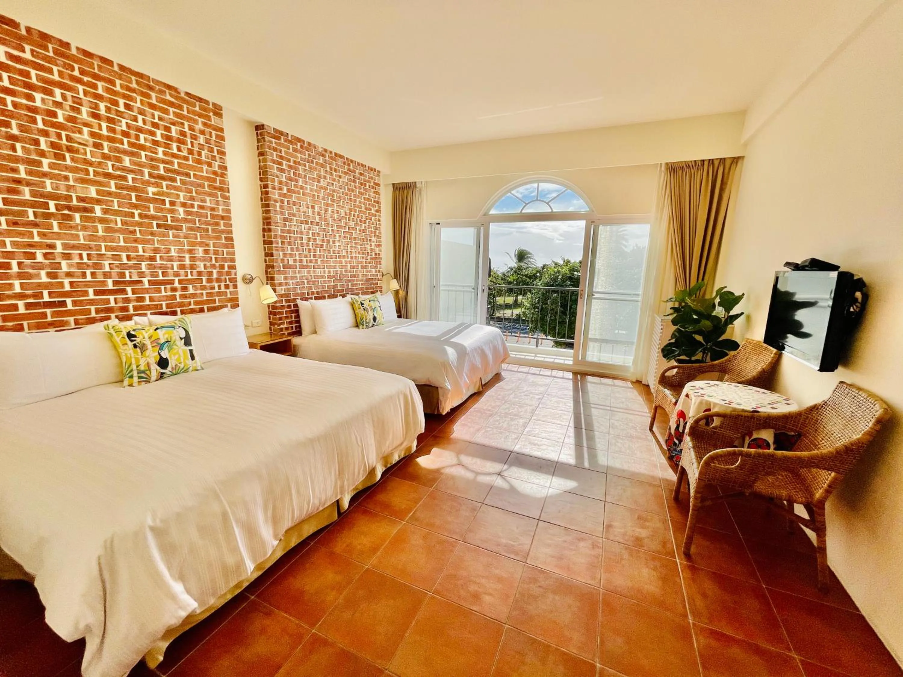 Photo of the whole room, Bed in SpoonDrift Hostal Kenting