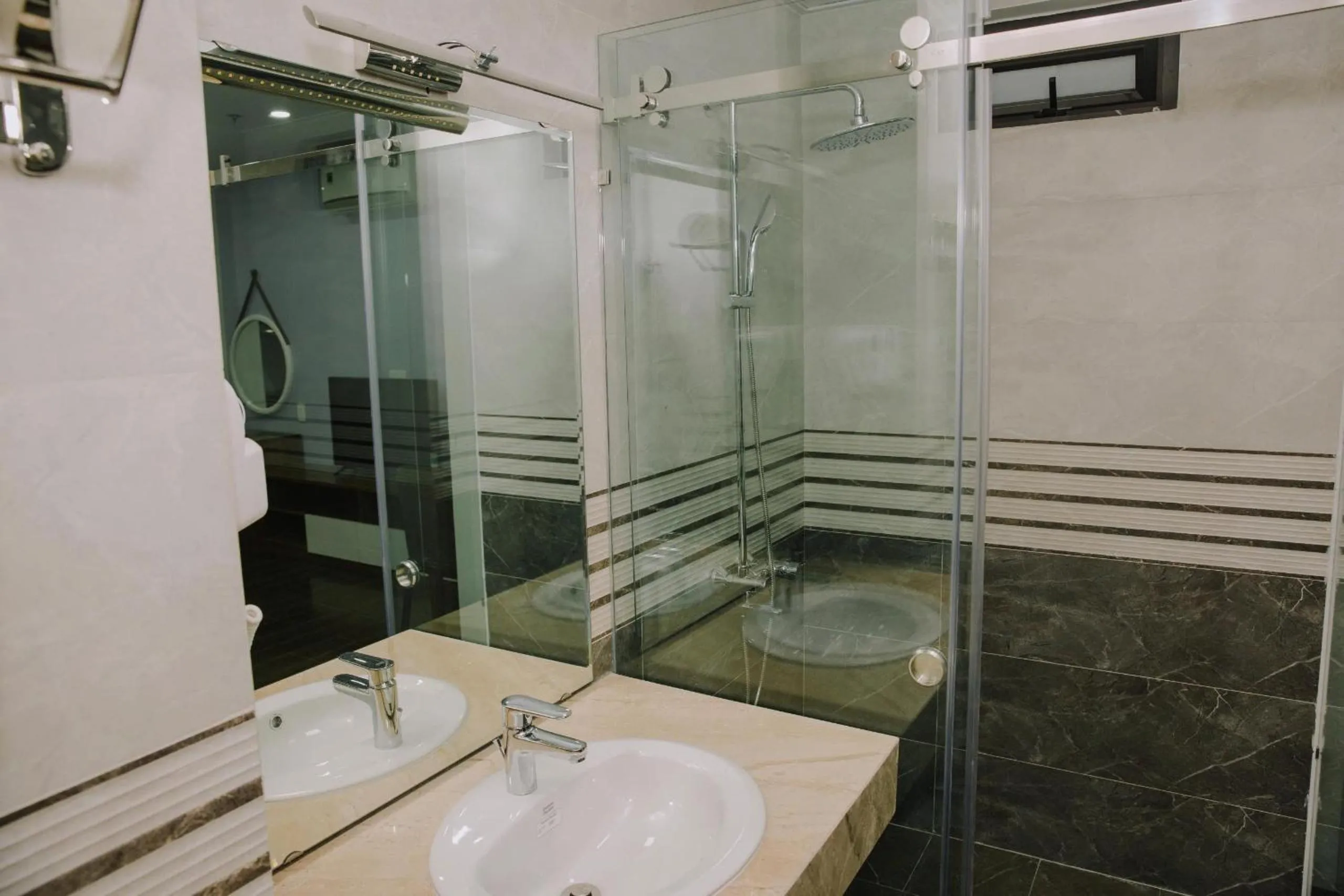 Shower in Queenie Hotel