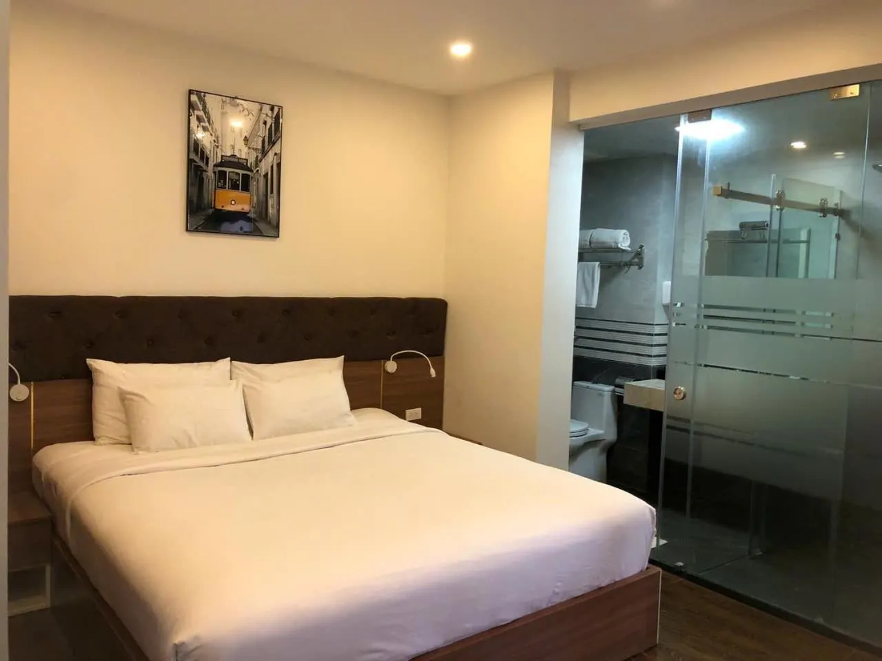 Bed in Queenie Hotel