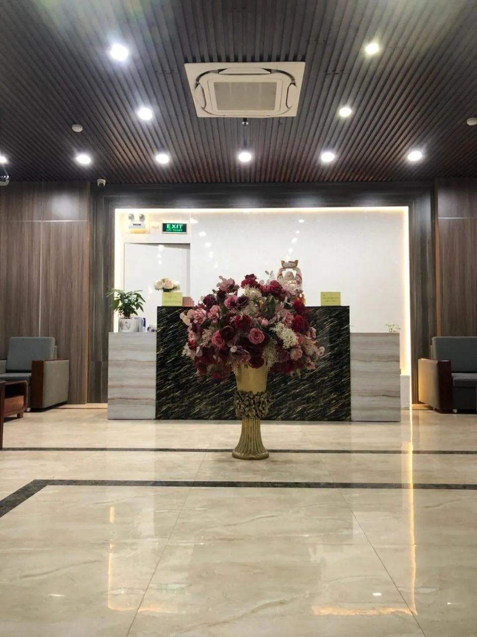 Lobby or reception in Queenie Hotel