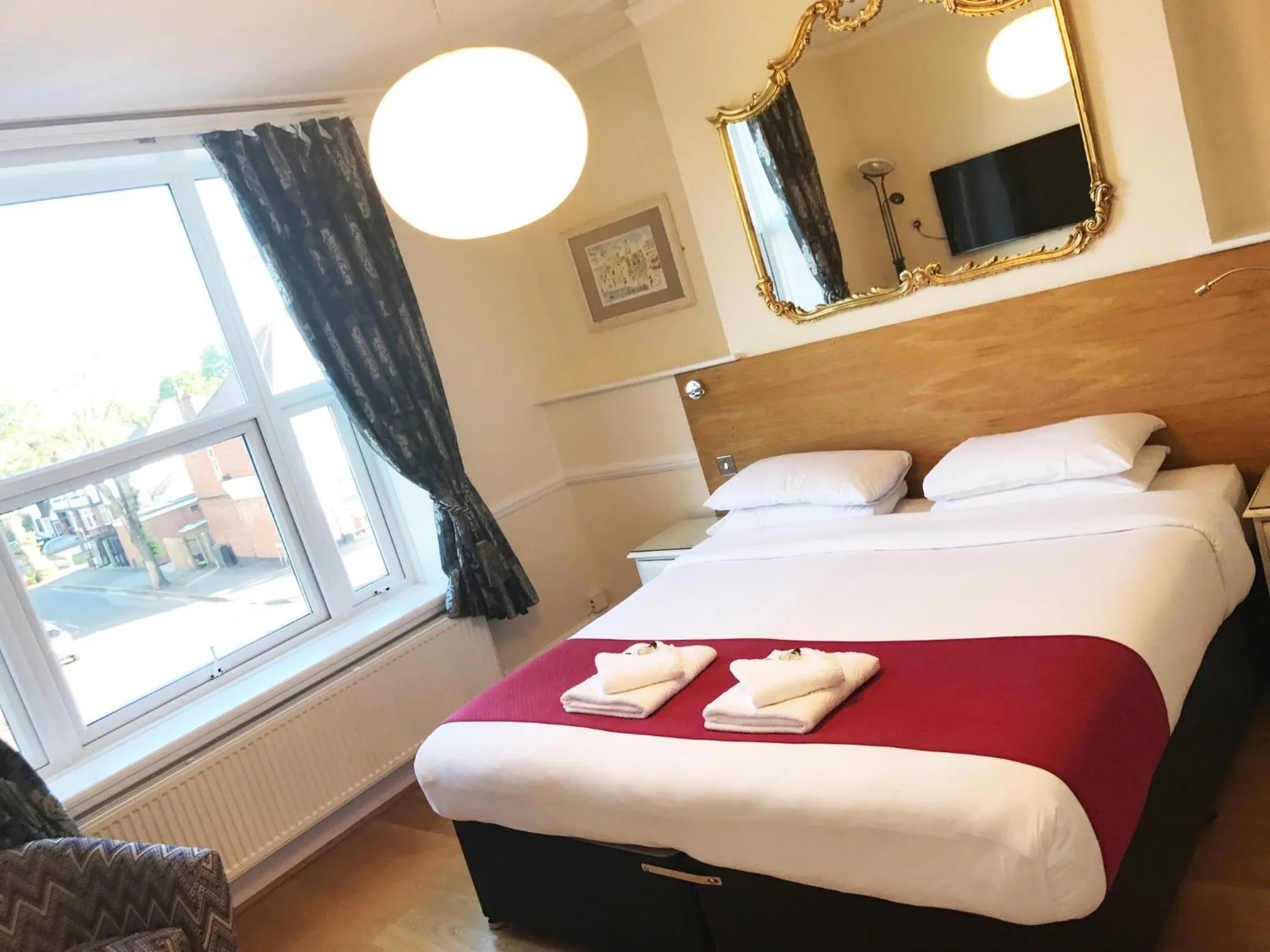 Bed in Gidea Park Hotel