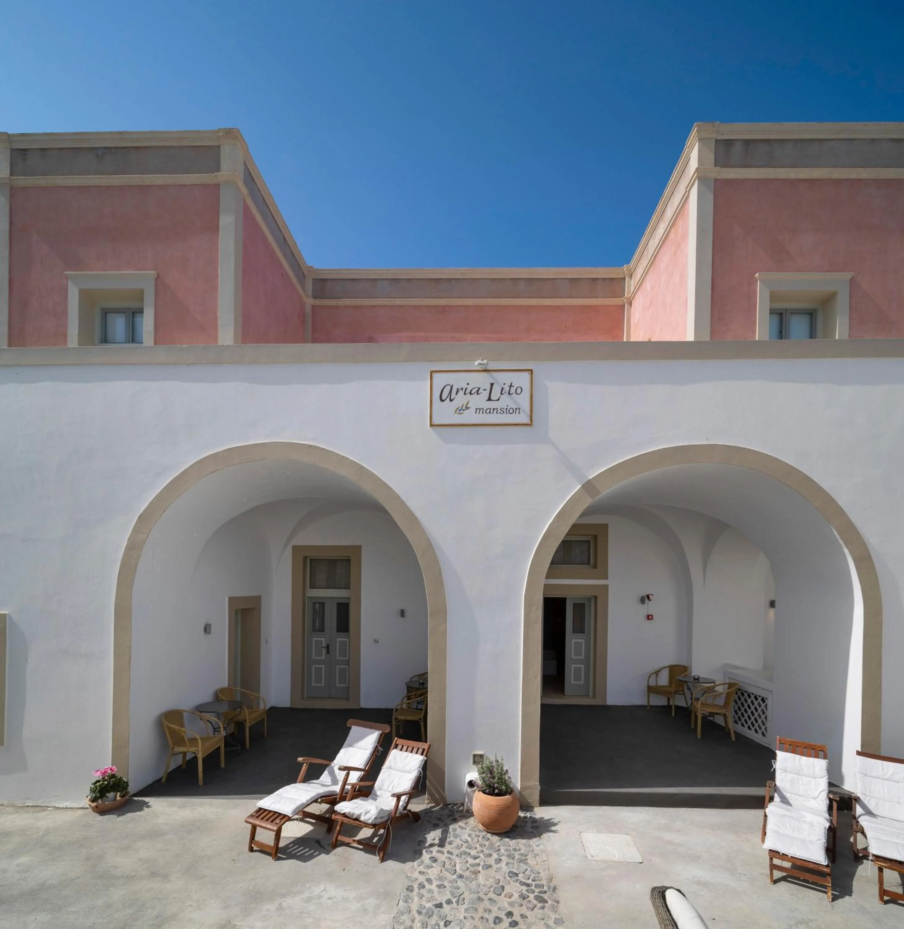 Facade/entrance in Aria Lito Mansion