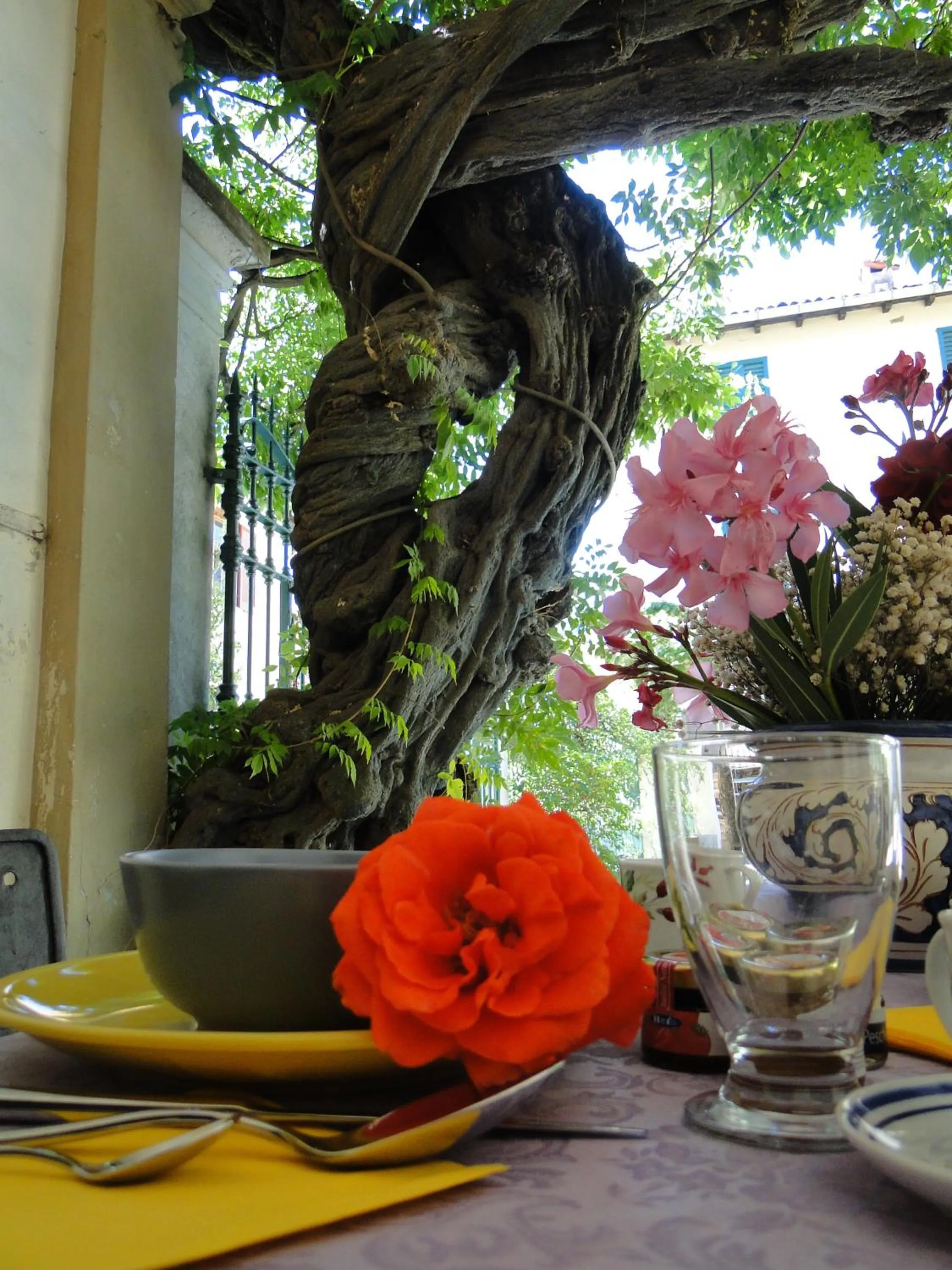 Facade/entrance in Palazzo Ronchelli