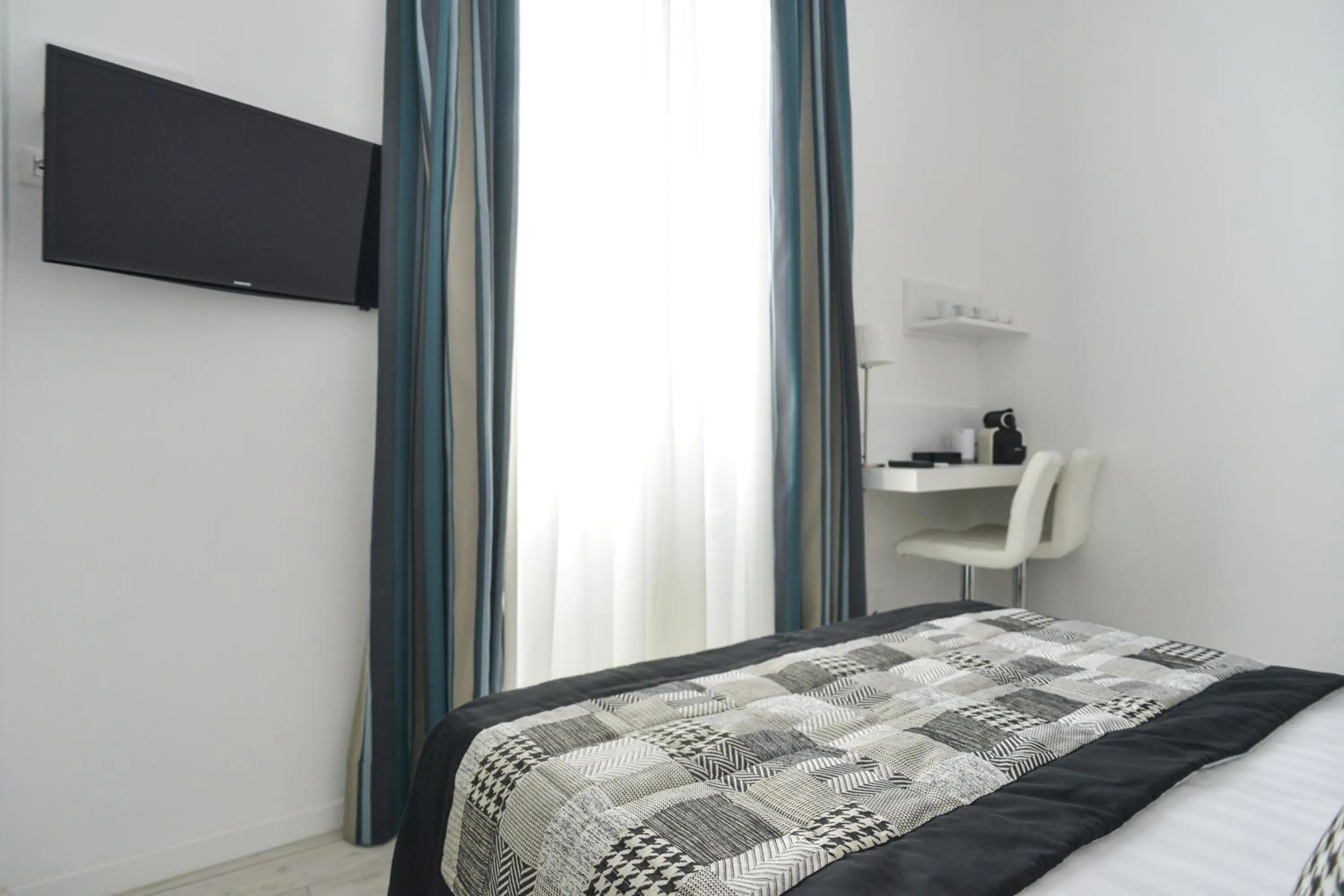 TV and multimedia, Bed in Lata Luxury Rooms