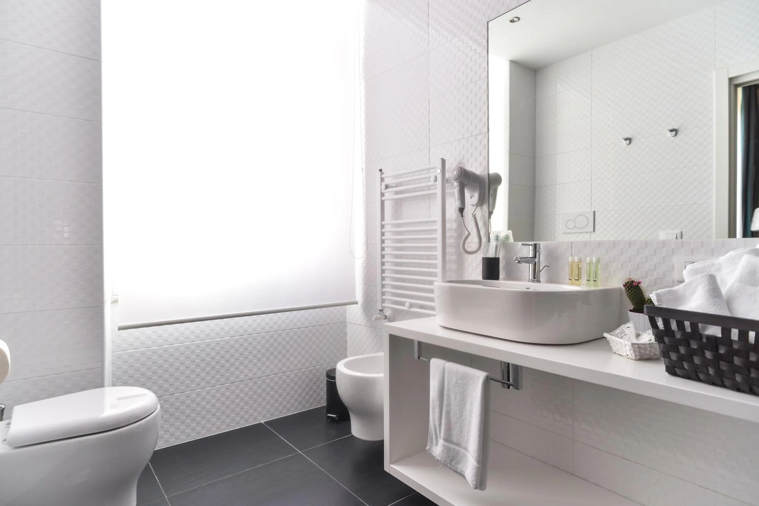 Toilet in Lata Luxury Rooms