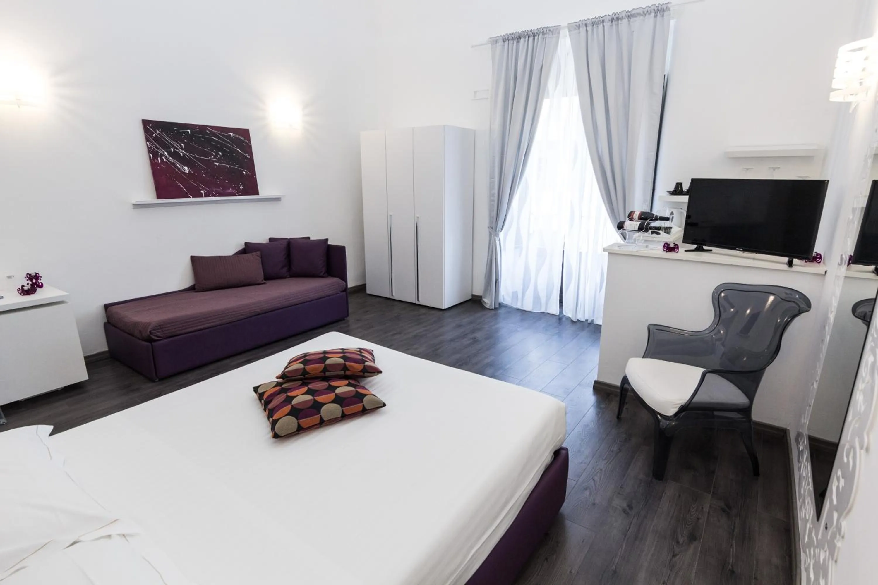 Bedroom, Bed in Etna Suite Group