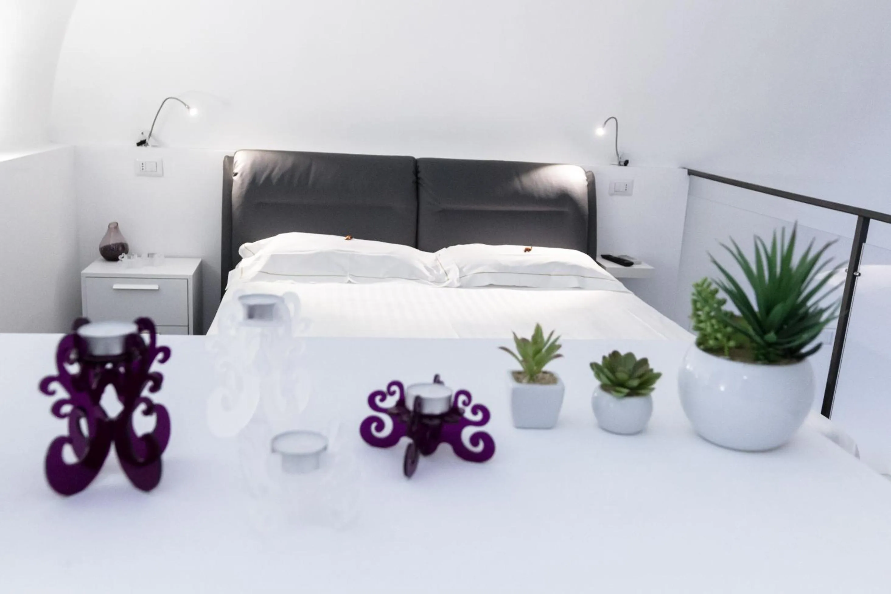 Decorative detail, Bed in Etna Suite Group