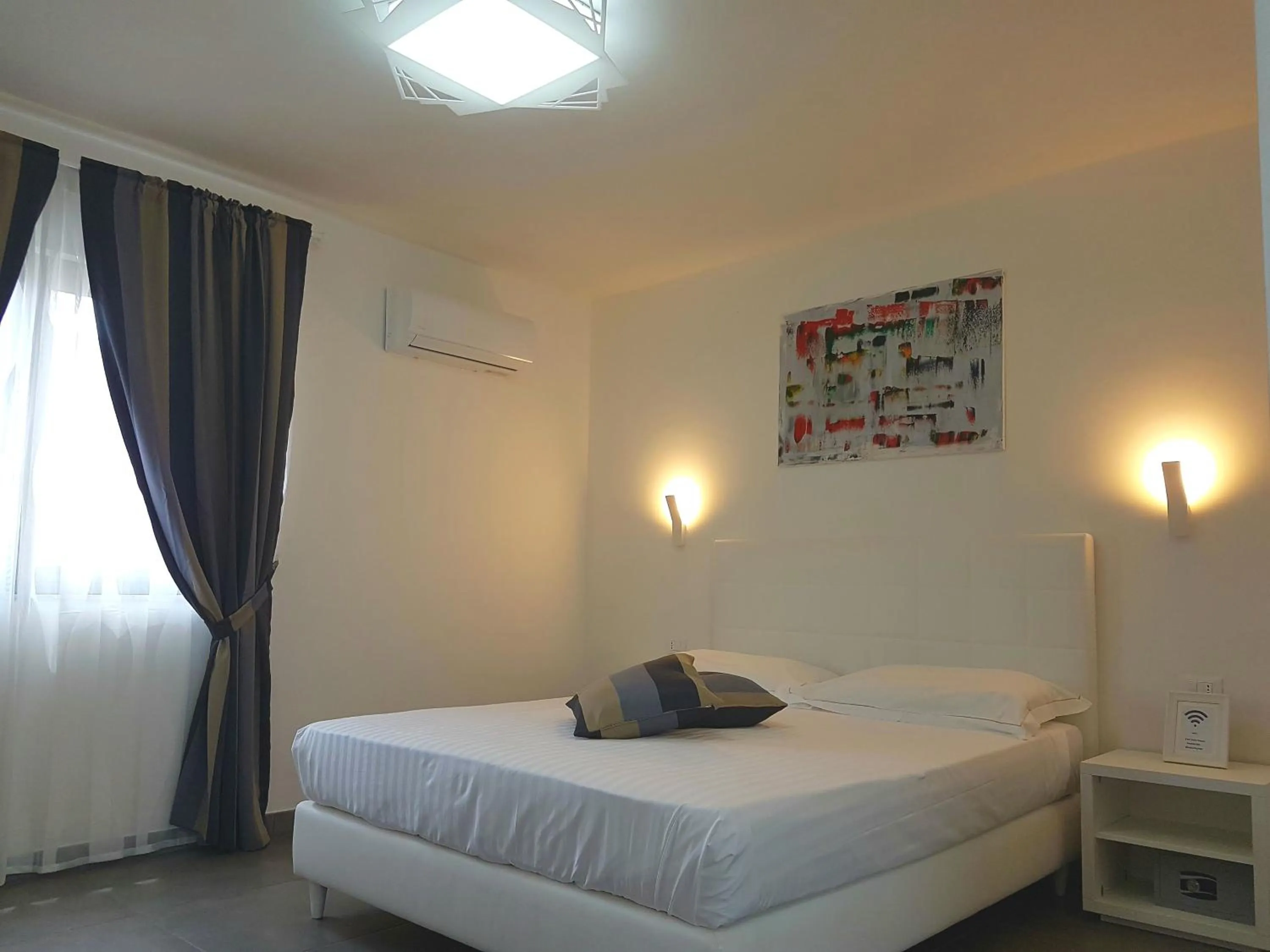 Bedroom, Bed in Etna Suite Group