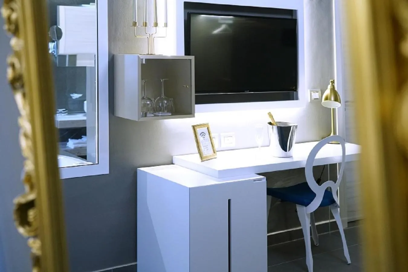 Photo of the whole room in Etna Suite Group