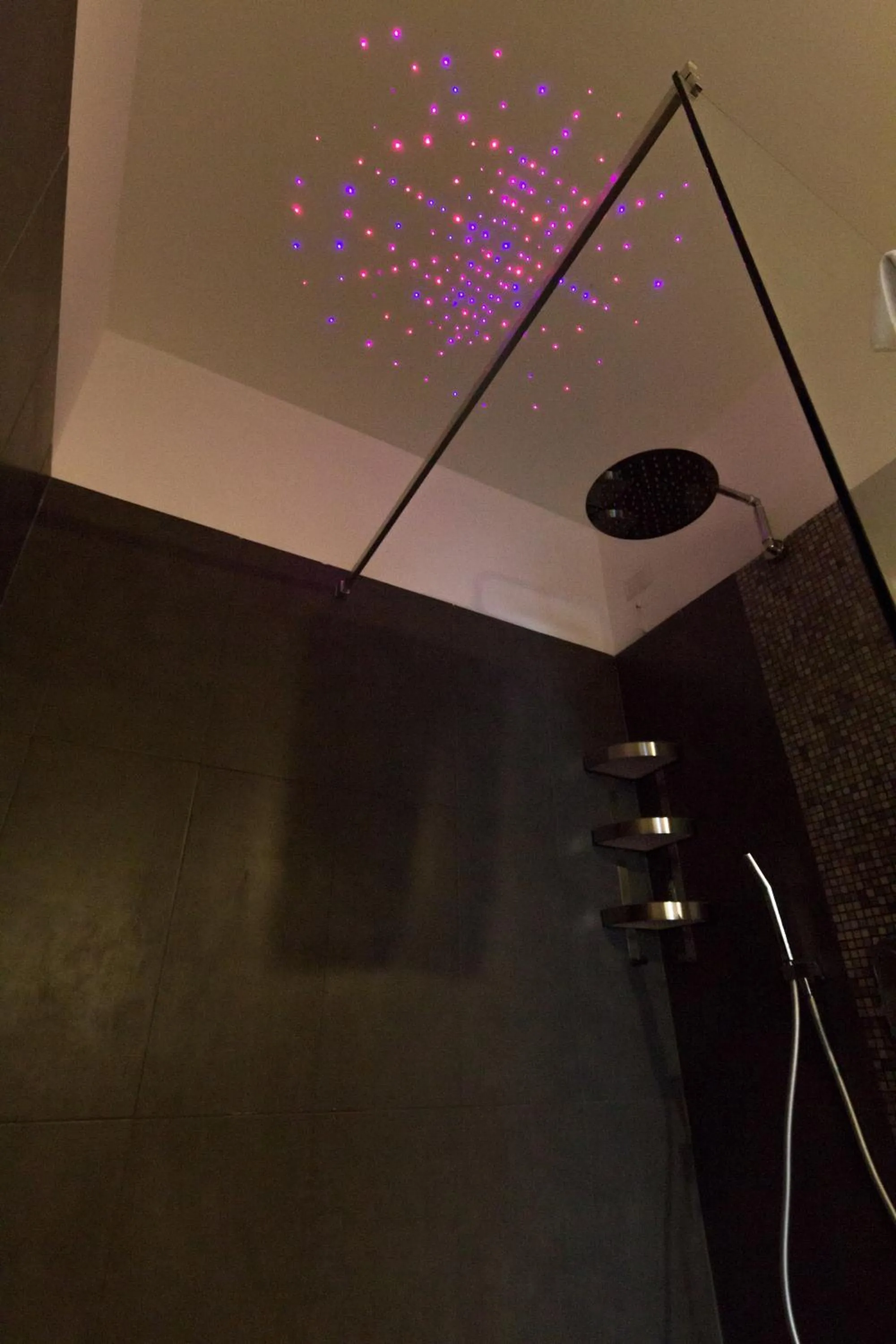 Shower in Etna Suite Group