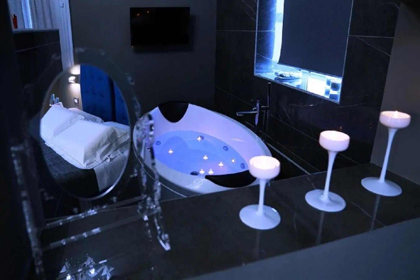 Hot Tub in Etna Suite Group