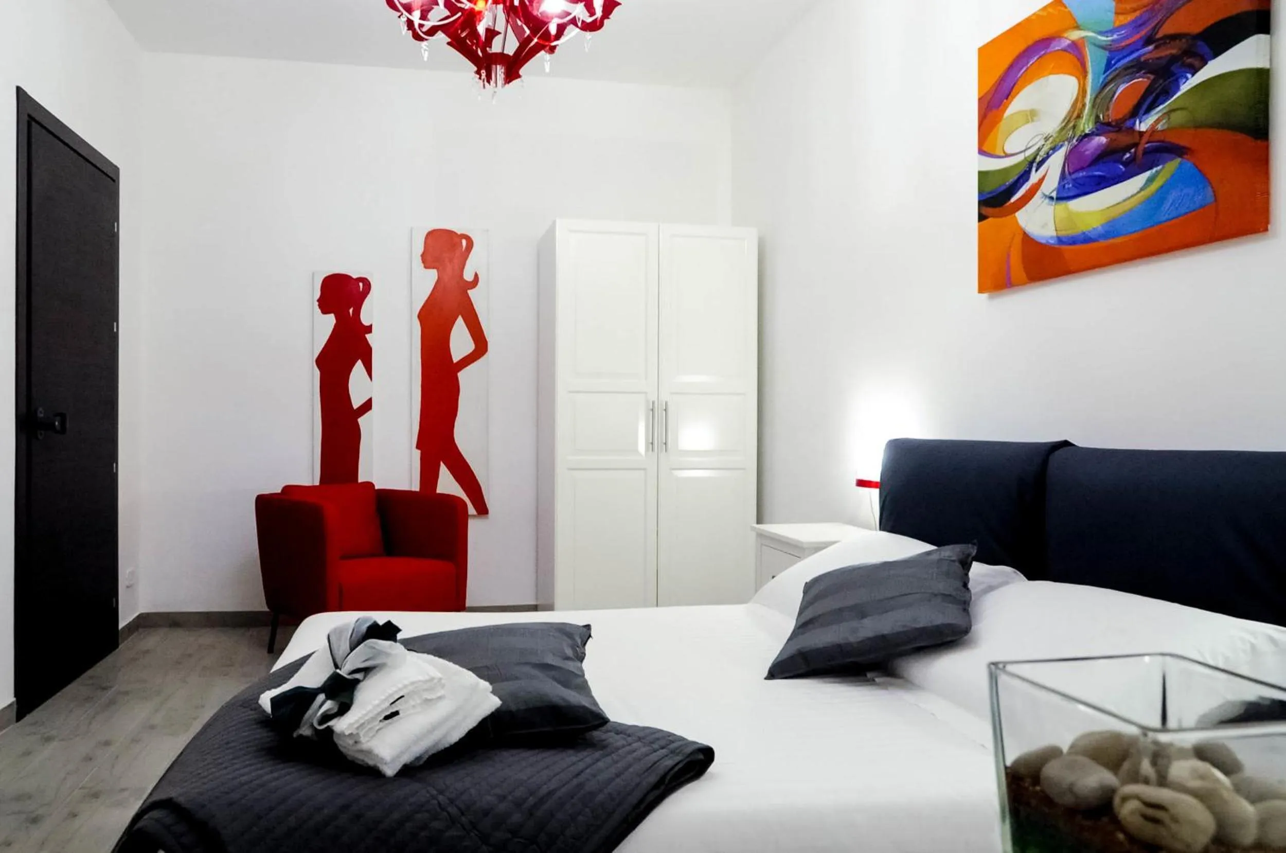 Photo of the whole room, Bed in Etna Suite Group