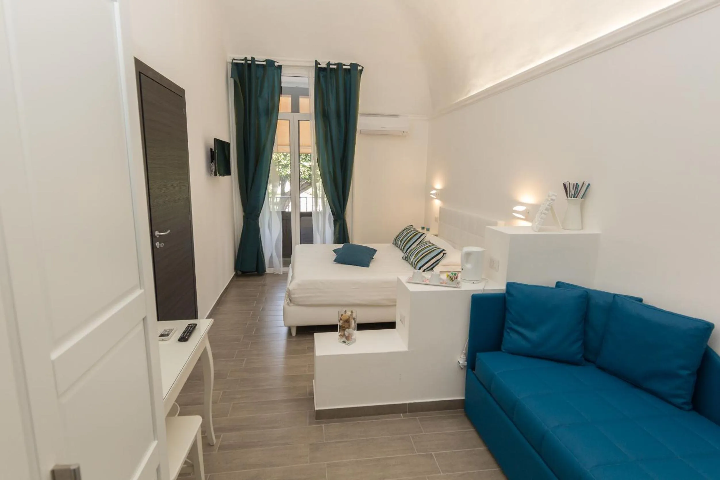 Photo of the whole room in Etna Suite Group