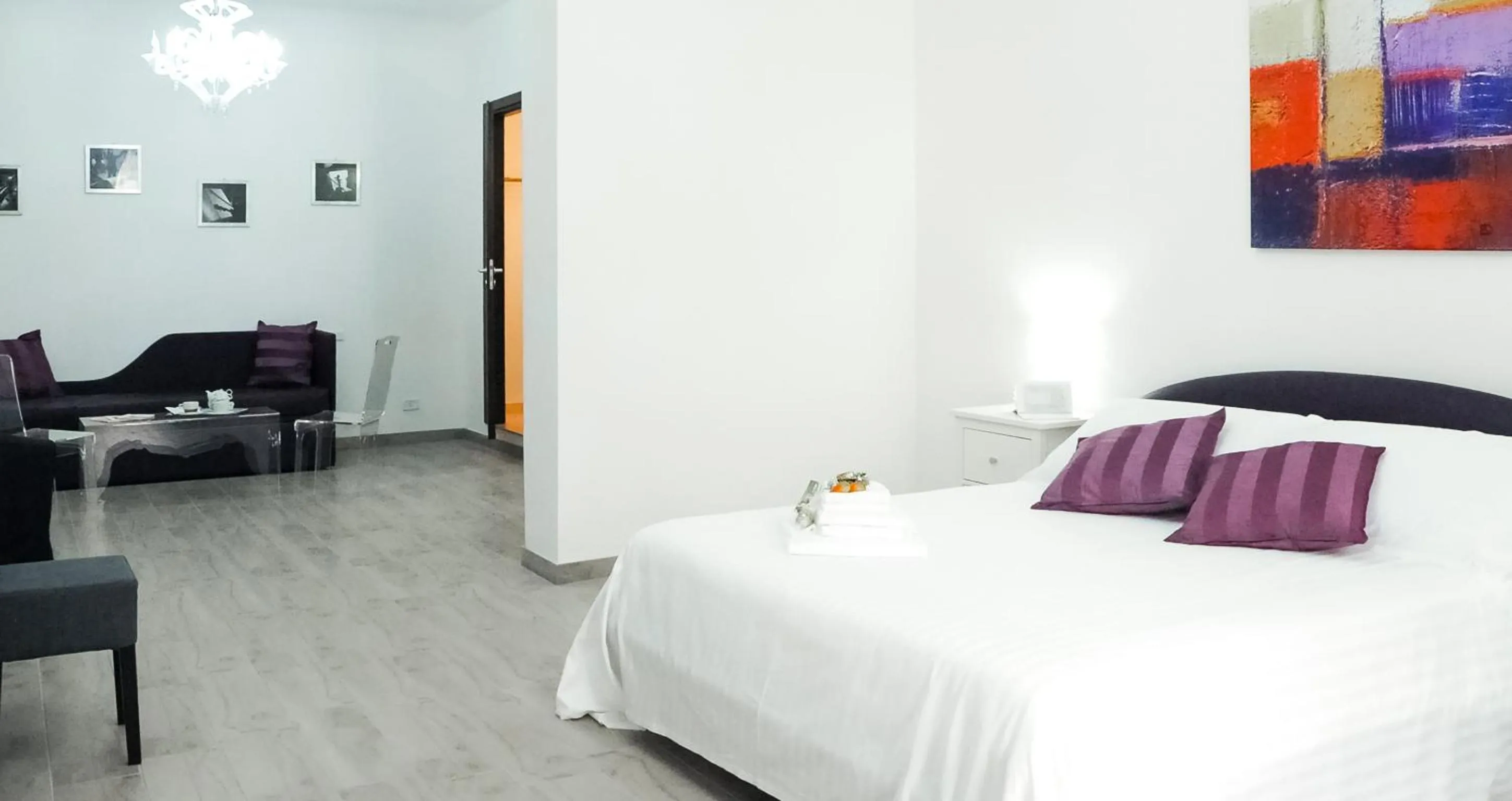 Photo of the whole room, Bed in Etna Suite Group