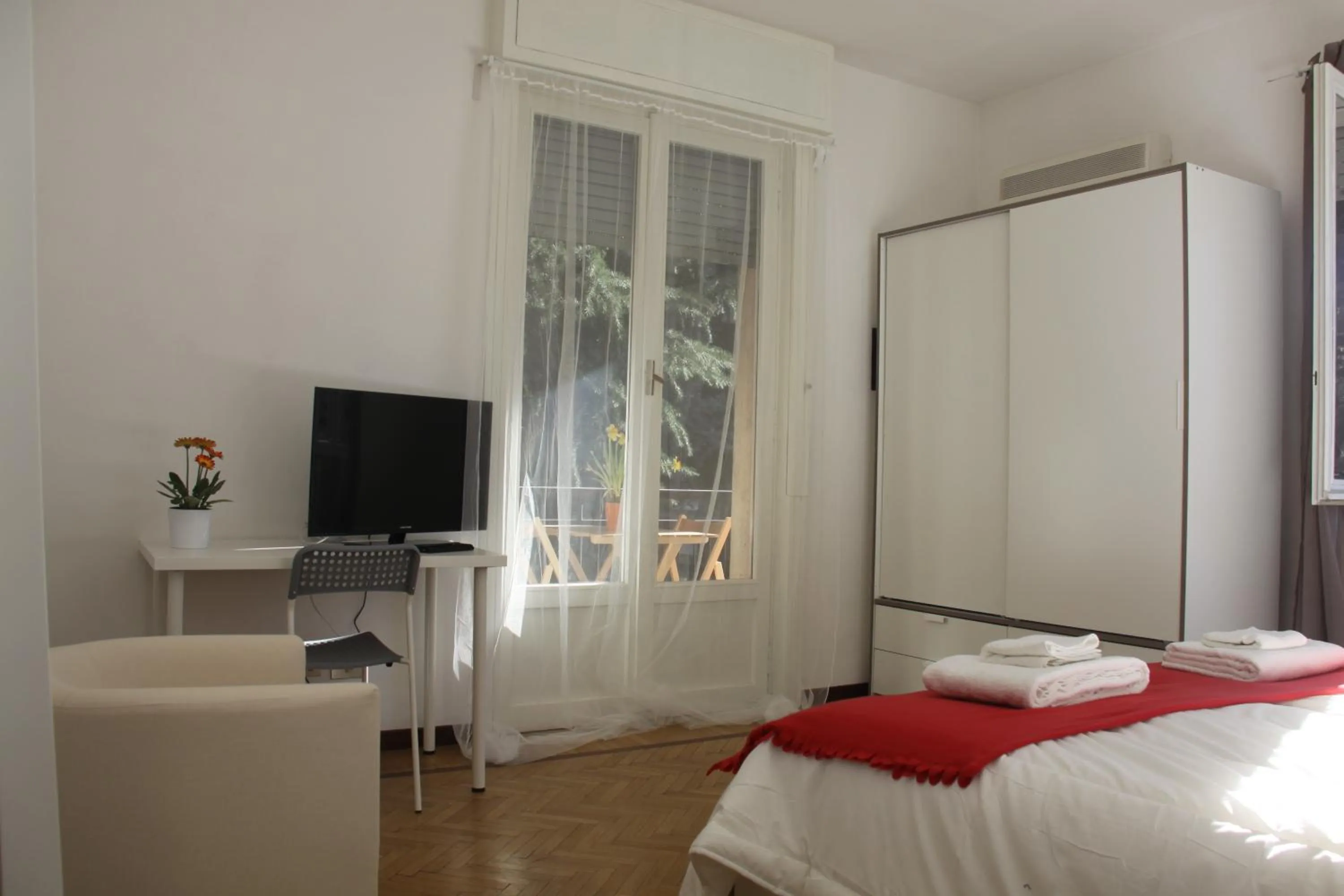 Photo of the whole room, Bed in Lotus B&B