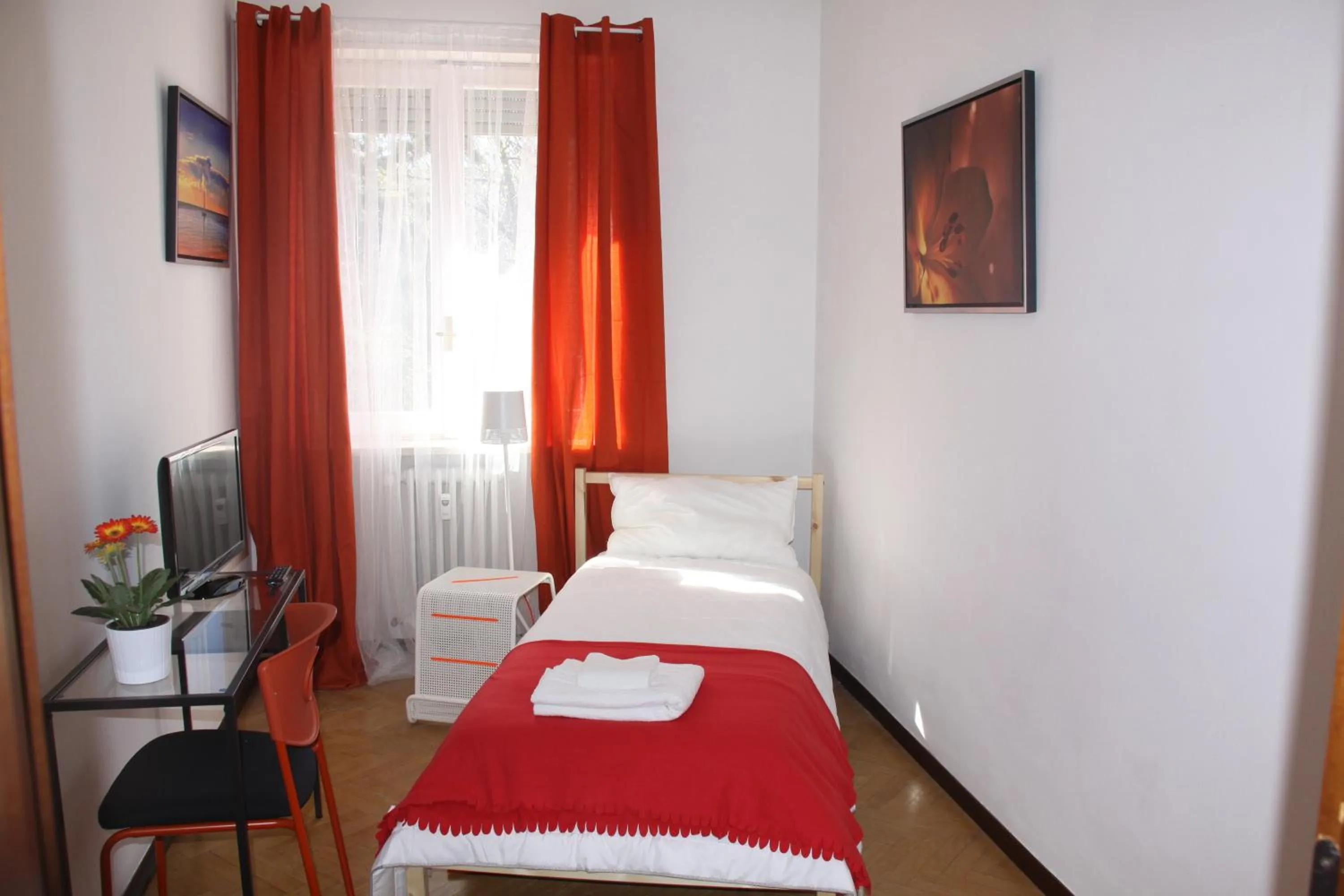 Photo of the whole room, Bed in Lotus B&B