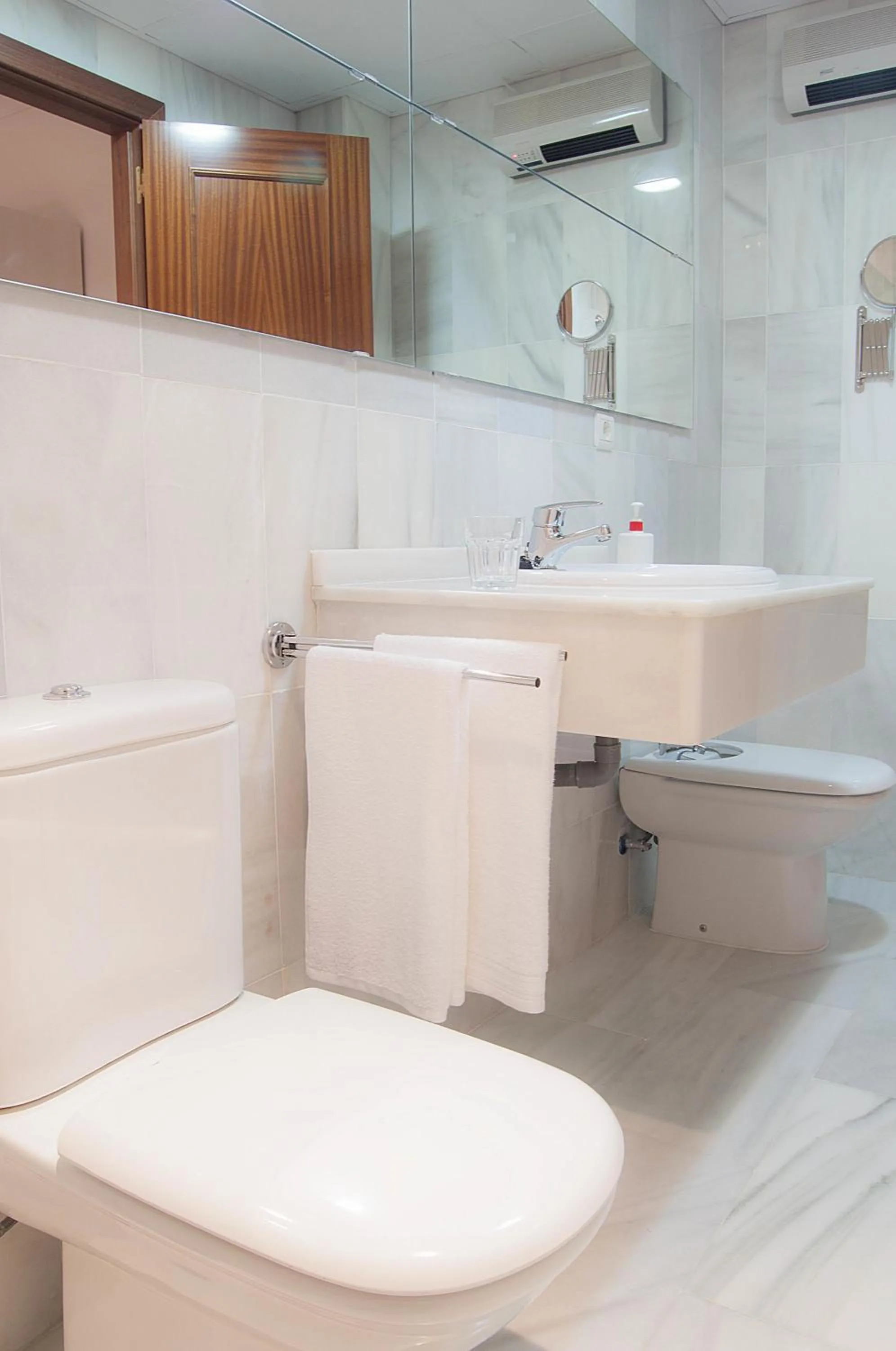 Bathroom in Apartamentos Catedral Plaza 3000