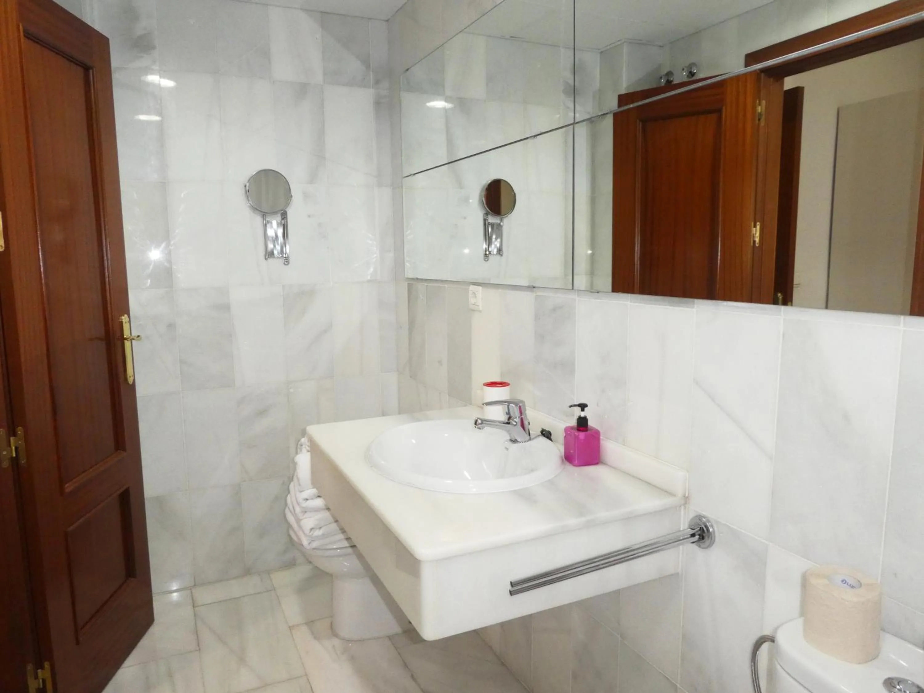 Bathroom in Apartamentos Catedral Plaza 3000