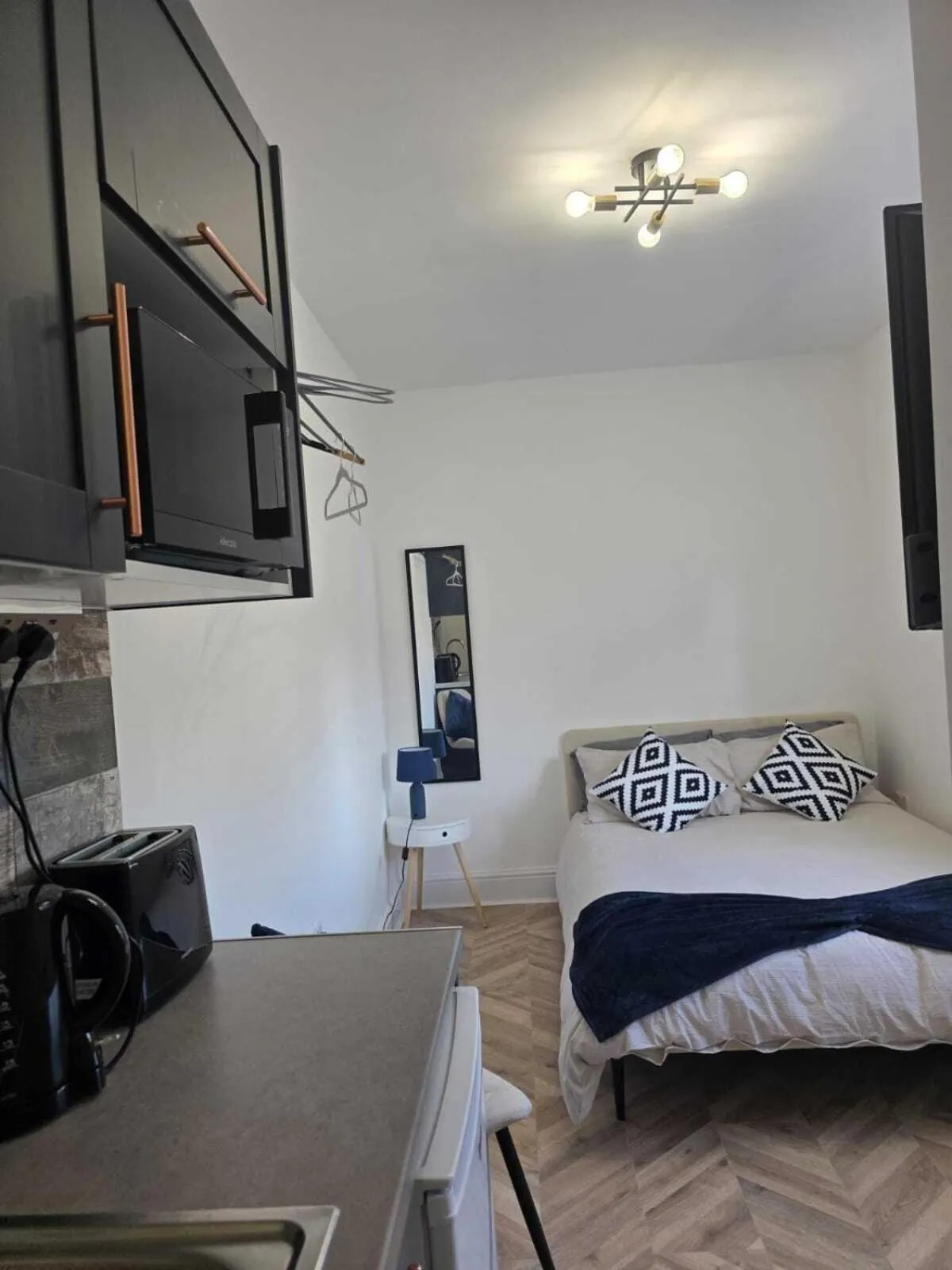 Bedroom, Bed in Dalston Luxe Studios, 10 minutes away from Liverpool Train Station
