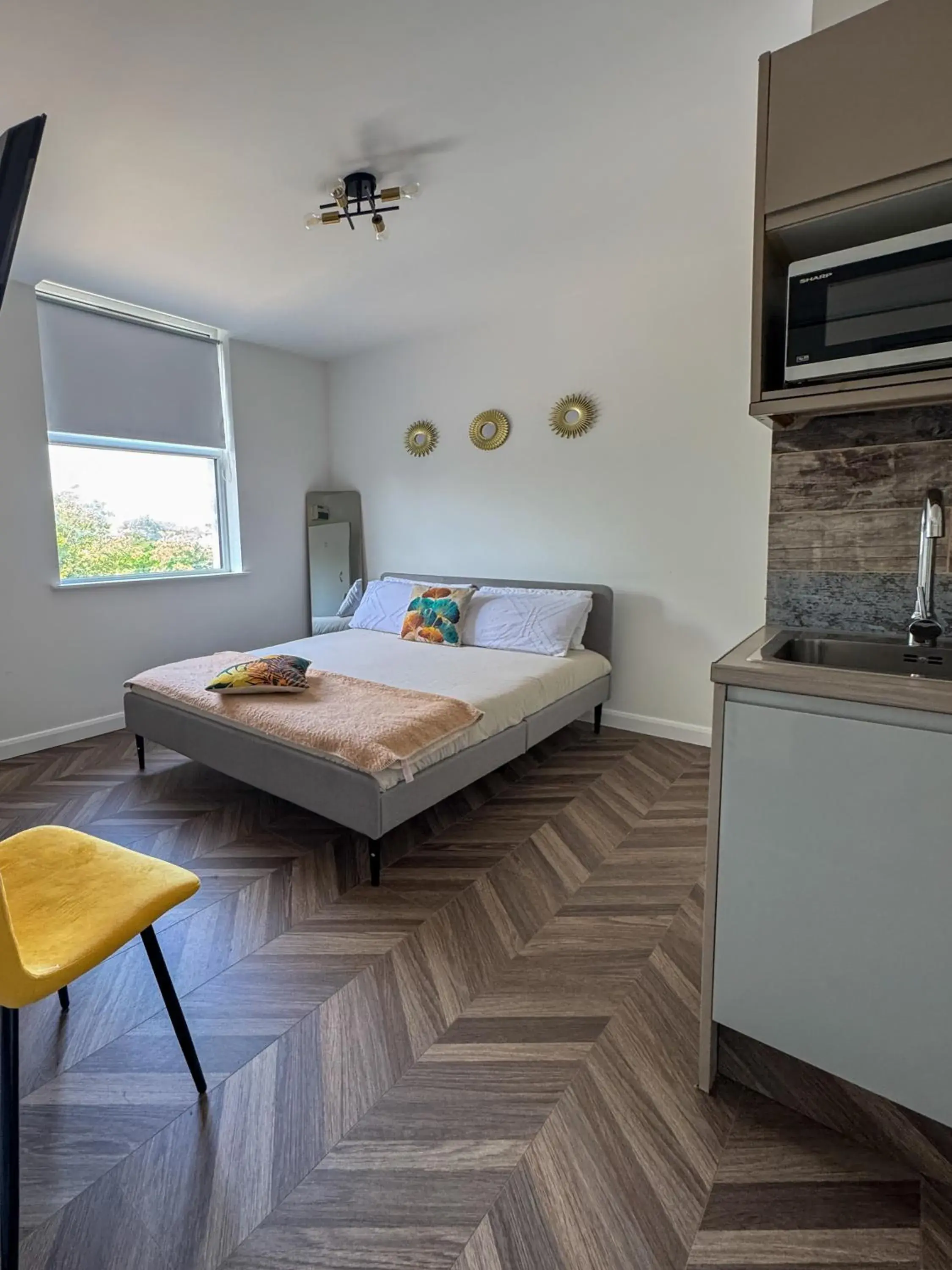 Standard Studio in Dalston Luxe Studios, 10 minutes away from Liverpool Train Station Standard Studio in Dalston Luxe Studios, 10 minutes away from Liverpool Train Station