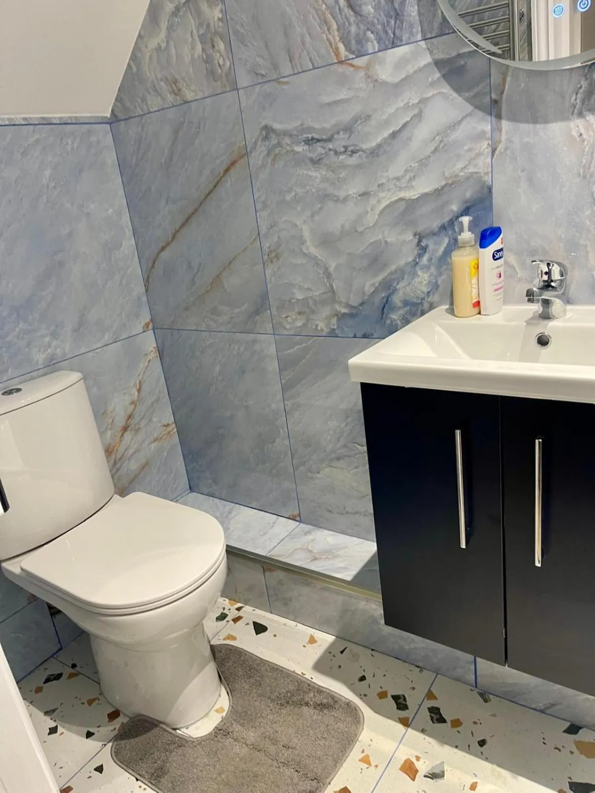 Bathroom in Dalston Luxe Studios, 10 minutes away from Liverpool Train Station