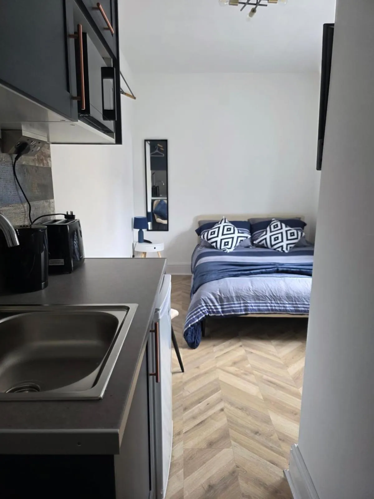 Bedroom in Dalston Luxe Studios, 10 minutes away from Liverpool Train Station