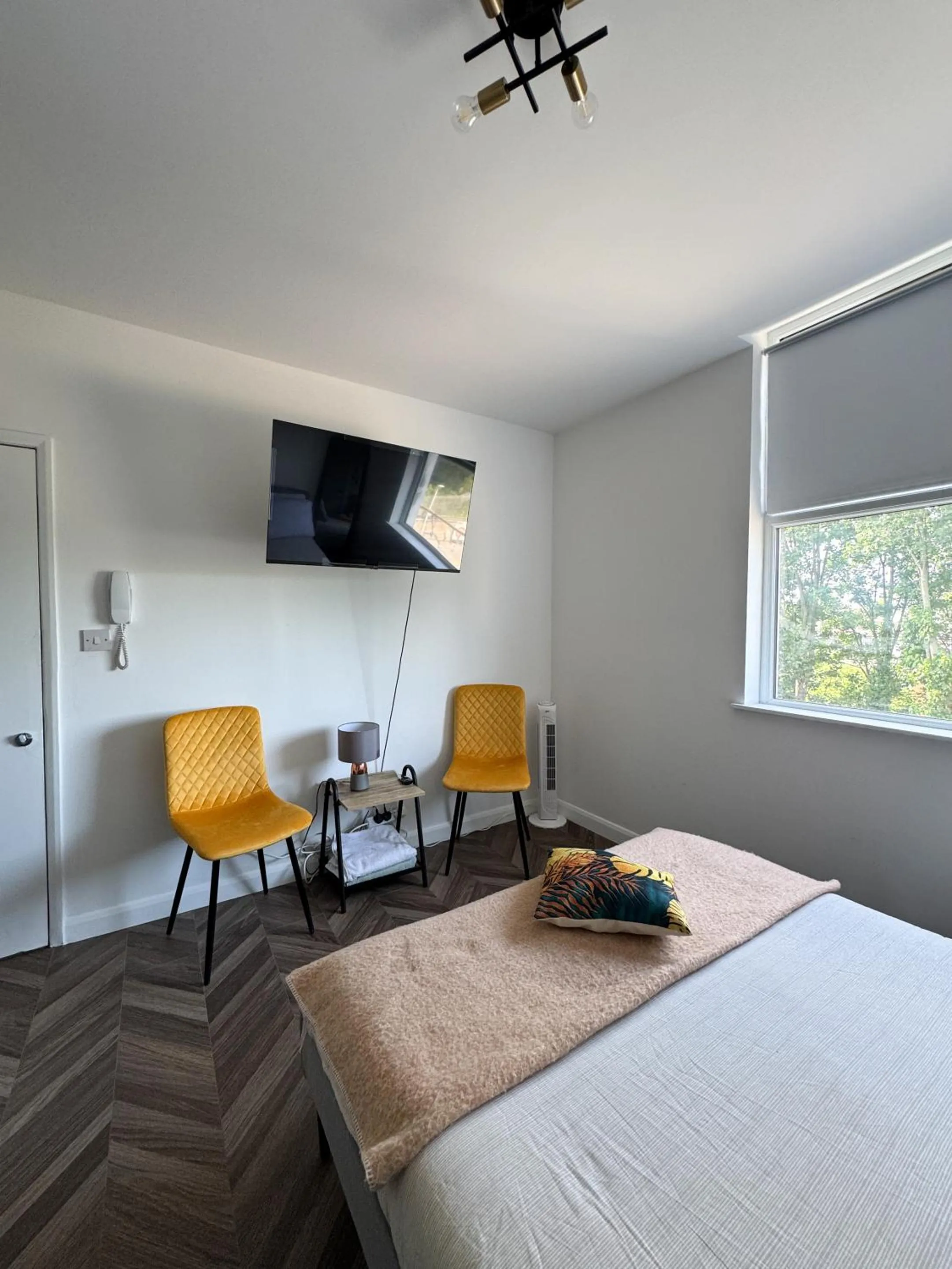 Bedroom, Bed in Dalston Luxe Studios, 10 minutes away from Liverpool Train Station