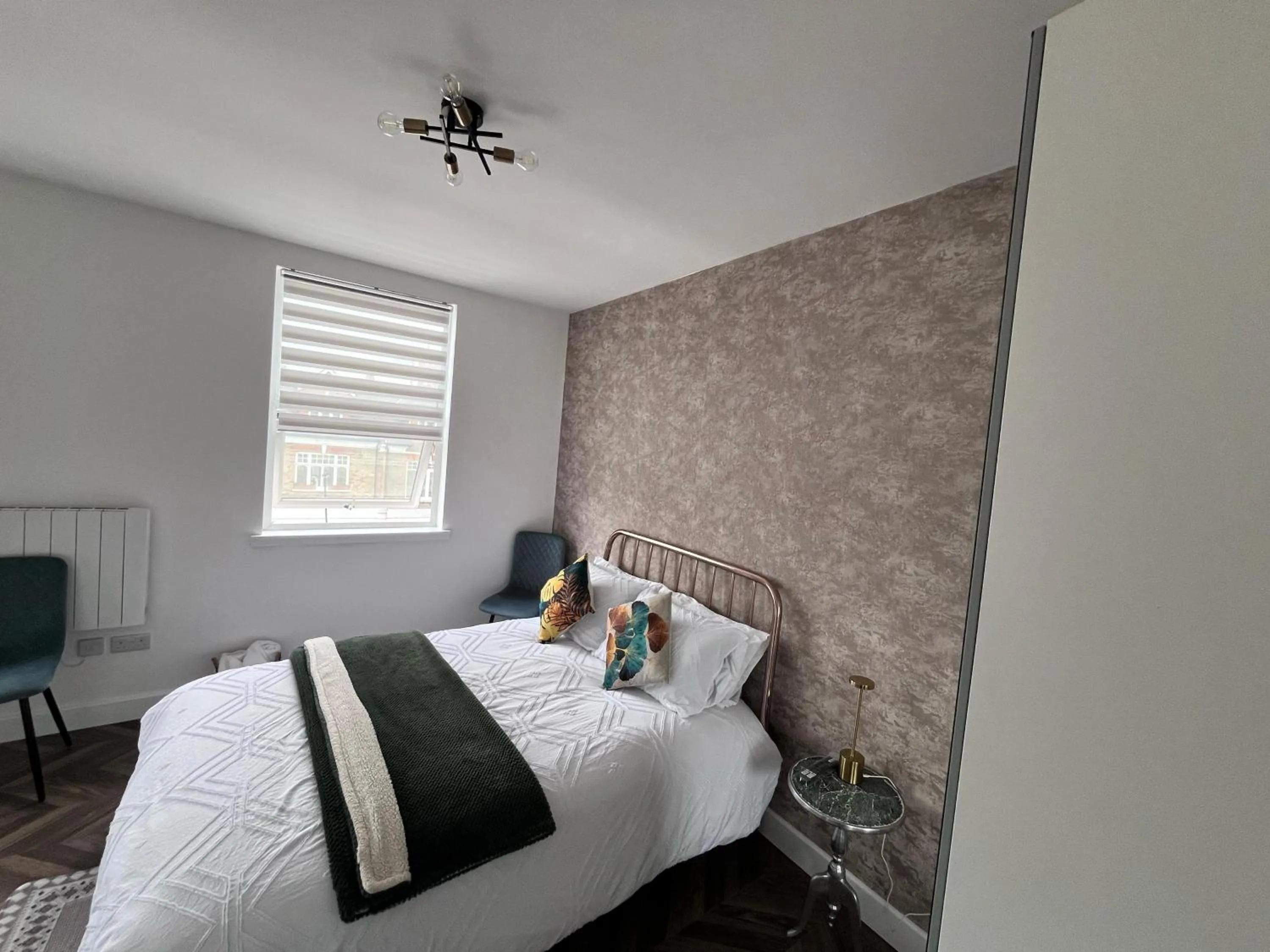 Photo of the whole room, Bed in Dalston Luxe Studios, 10 minutes away from Liverpool Train Station