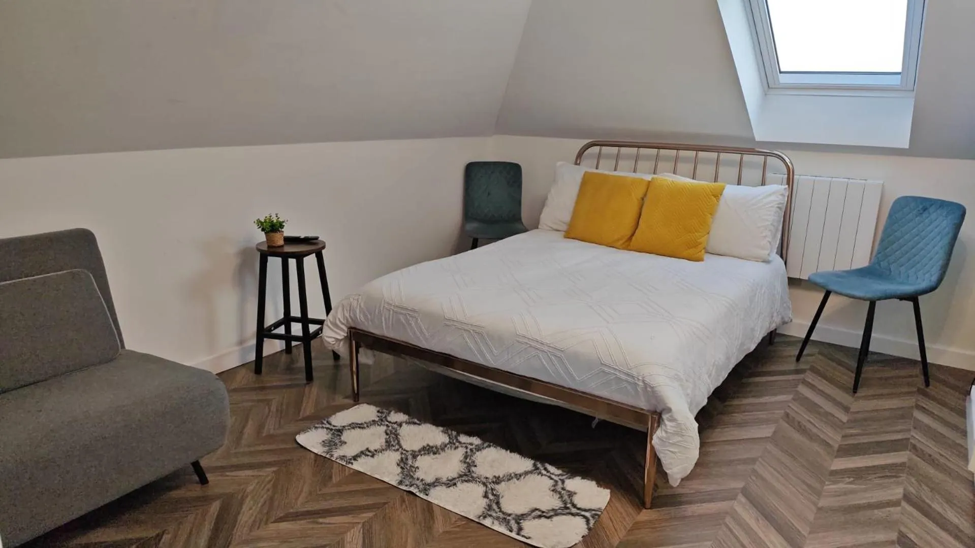 Bedroom, Bed in Dalston Luxe Studios, 10 minutes away from Liverpool Train Station