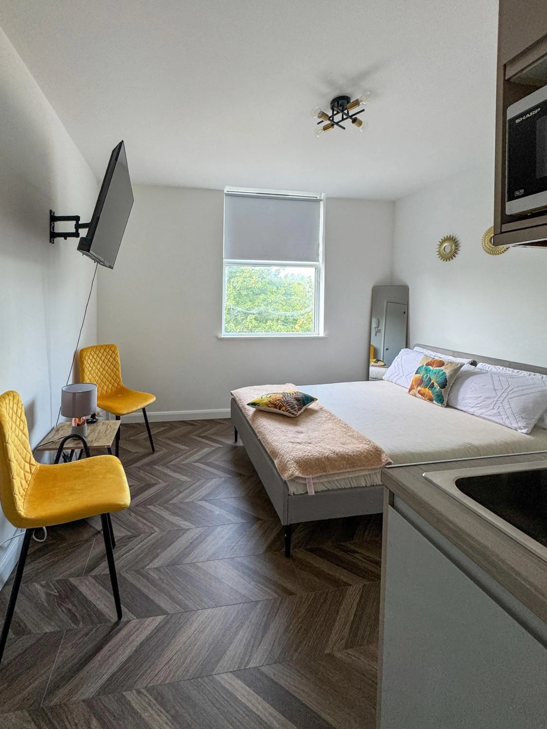 Bedroom, Bed in Dalston Luxe Studios, 10 minutes away from Liverpool Train Station