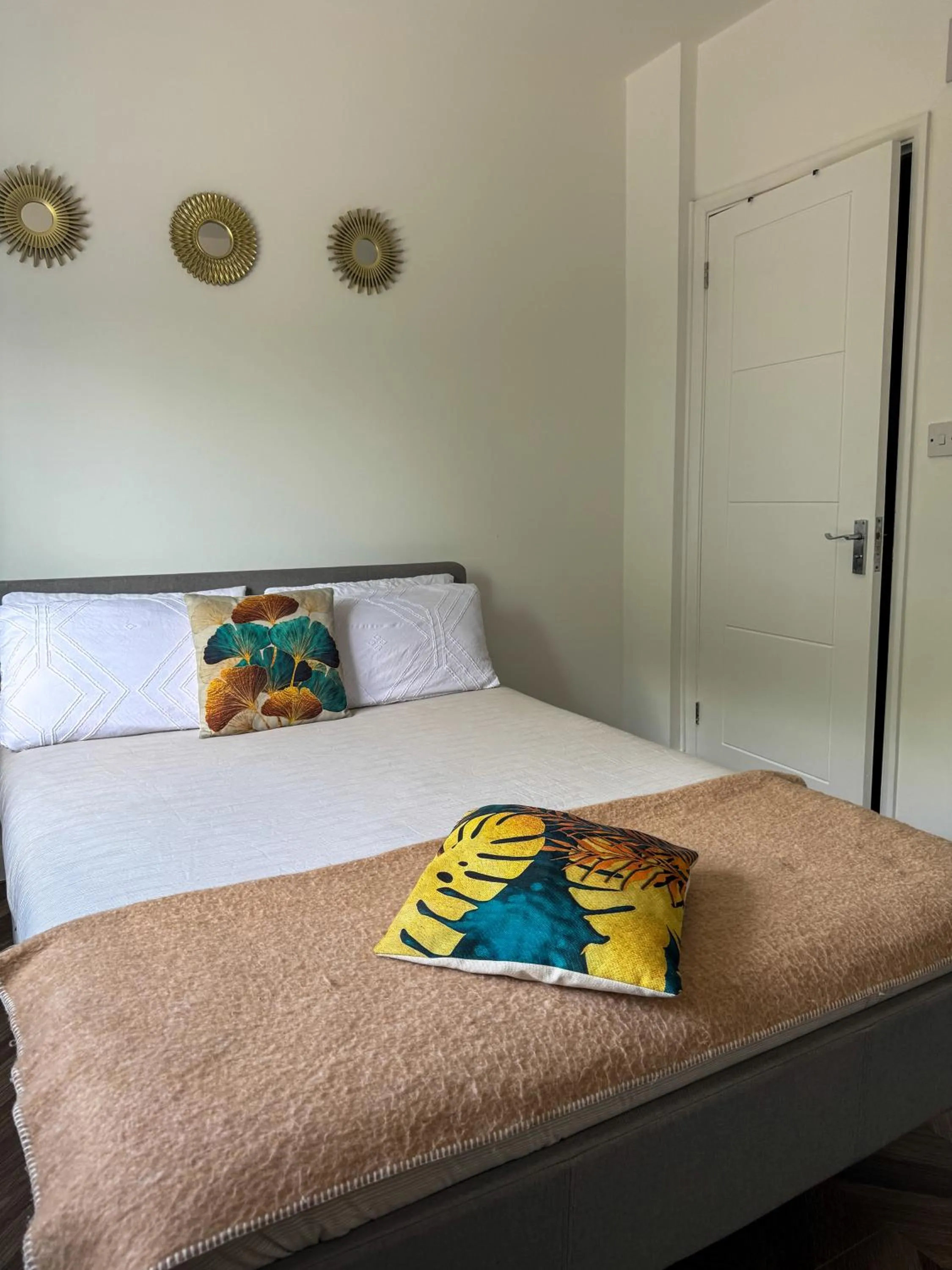 Bedroom, Bed in Dalston Luxe Studios, 10 minutes away from Liverpool Train Station