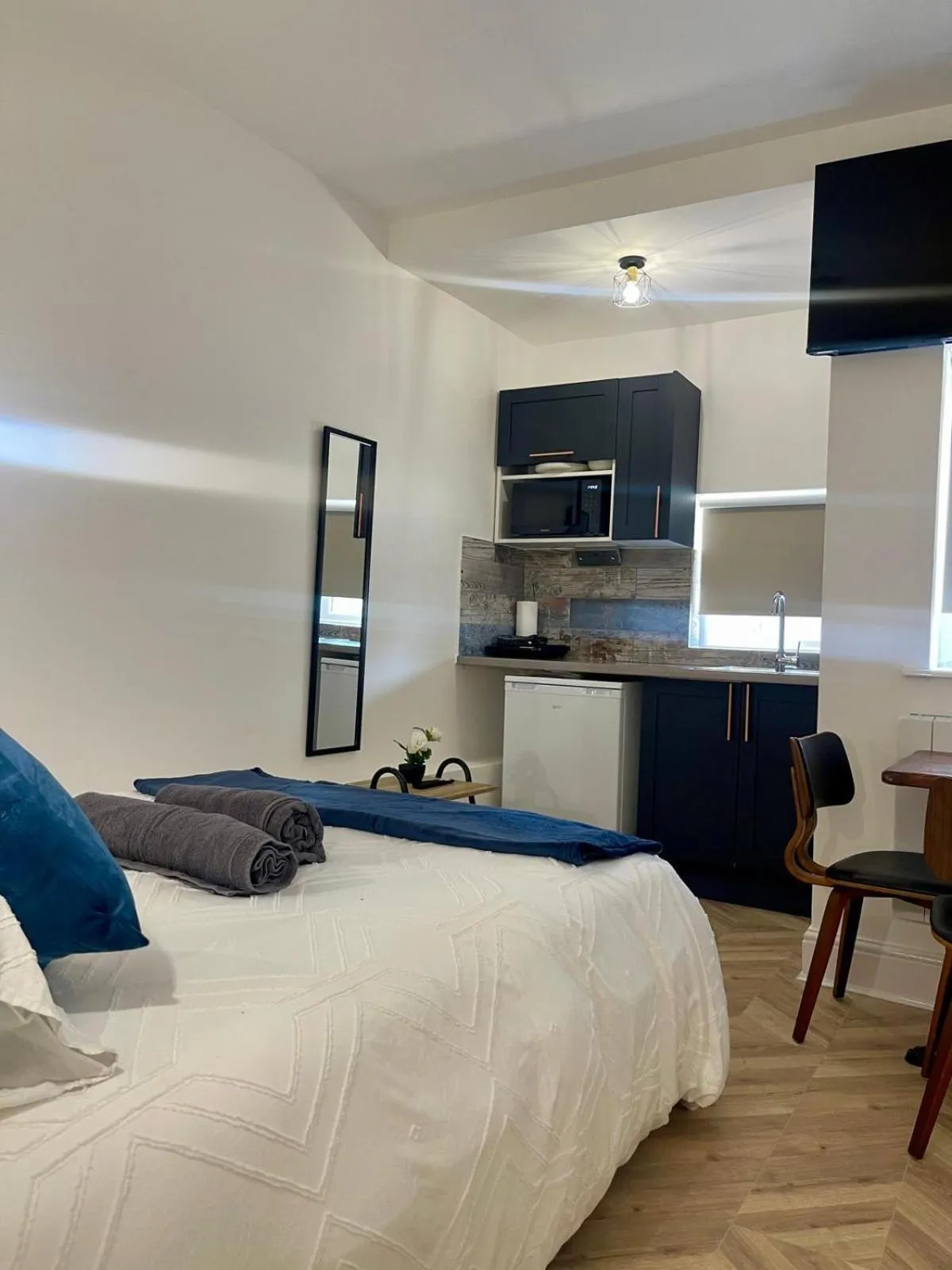 Bedroom, Bed in Dalston Luxe Studios, 10 minutes away from Liverpool Train Station