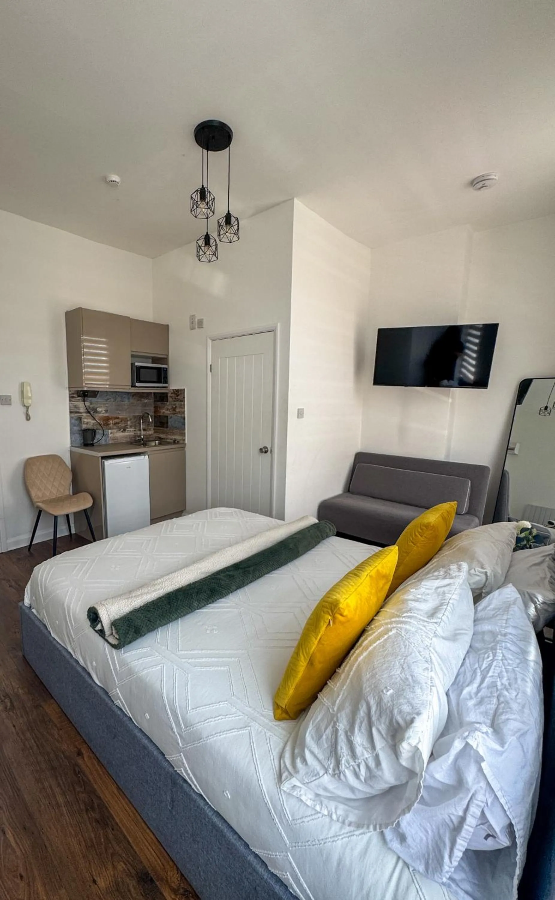 Photo of the whole room, Bed in Dalston Luxe Studios, 10 minutes away from Liverpool Train Station